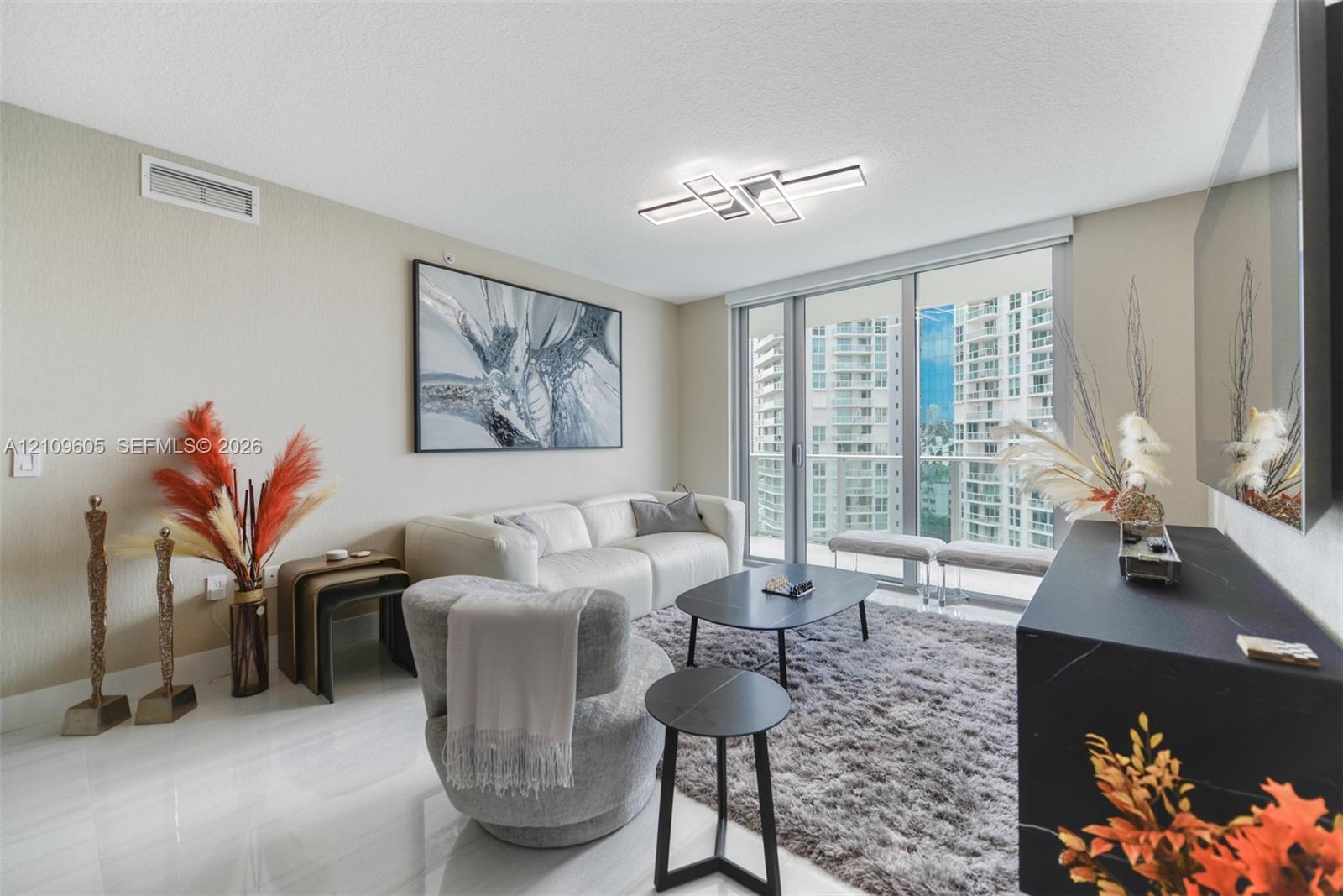 Ver detalles 4-906 2 / 3 1524 sq. ft. $ 2026-10-20 0 foto