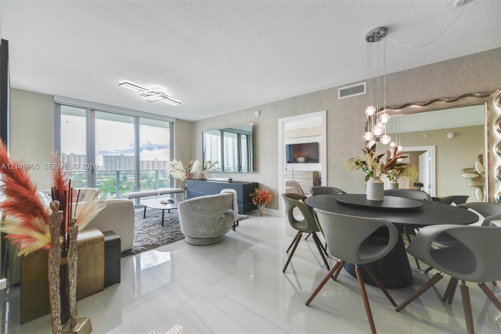 Ver detalles 4-906 2 / 3 1524 sq. ft. $ 2026-10-20 0 foto