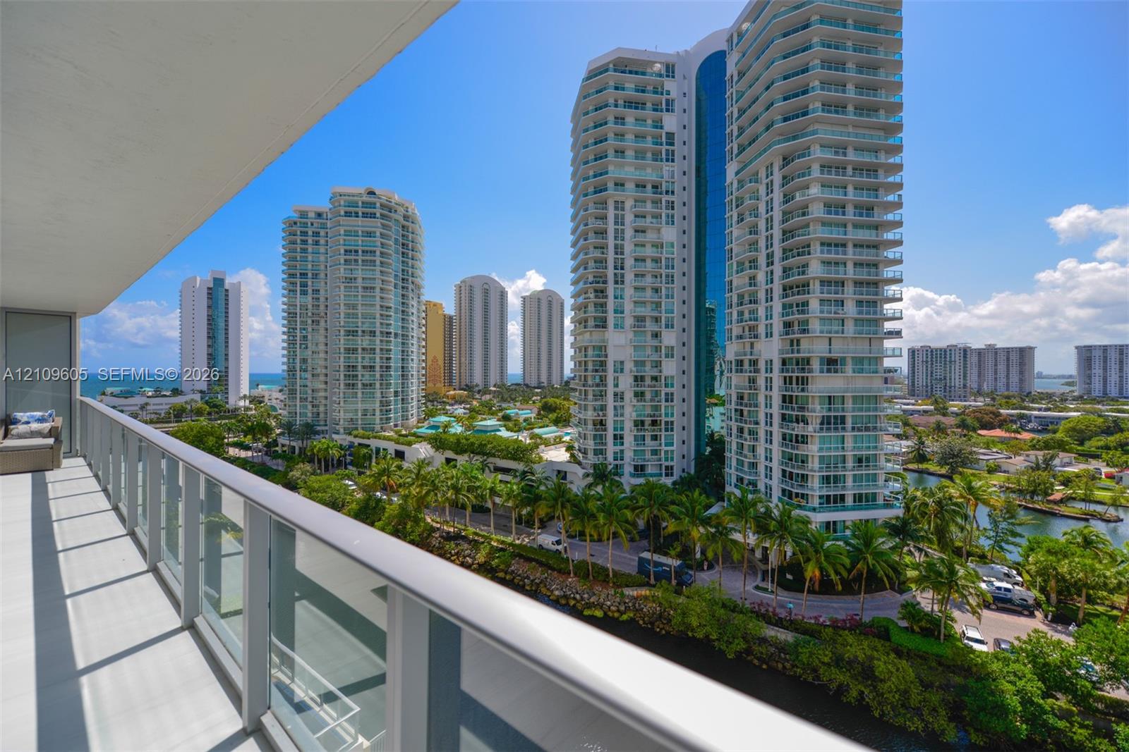 Ver detalles 4-906 2 / 3 1524 sq. ft. $ 2026-10-20 0 foto