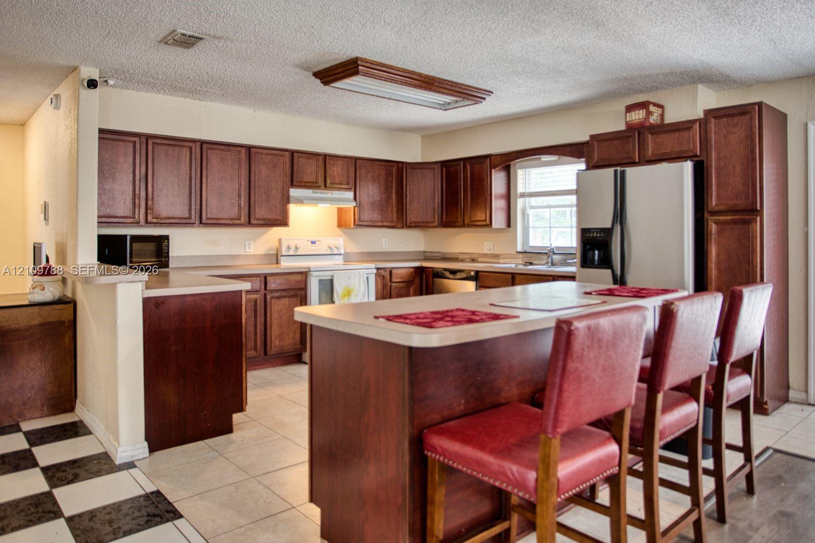 Ver detalles 7408 4 / 2 sq. ft. $ 2026-10-20 0 foto