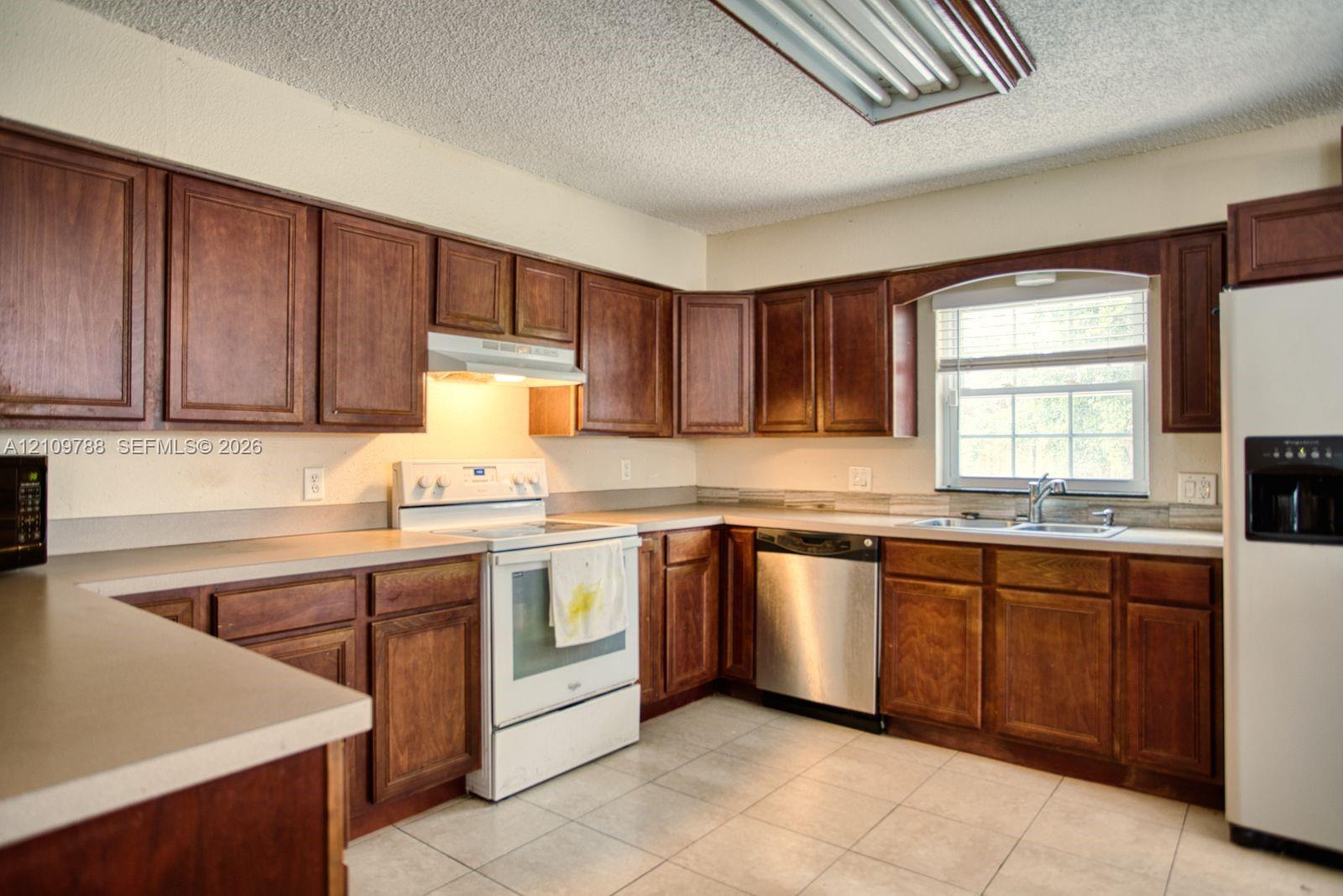 Ver detalles 7408 4 / 2 sq. ft. $ 2026-10-20 0 foto