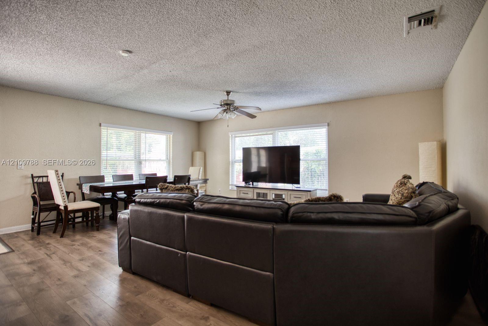 Ver detalles 7408 4 / 2 sq. ft. $ 2026-10-20 0 foto