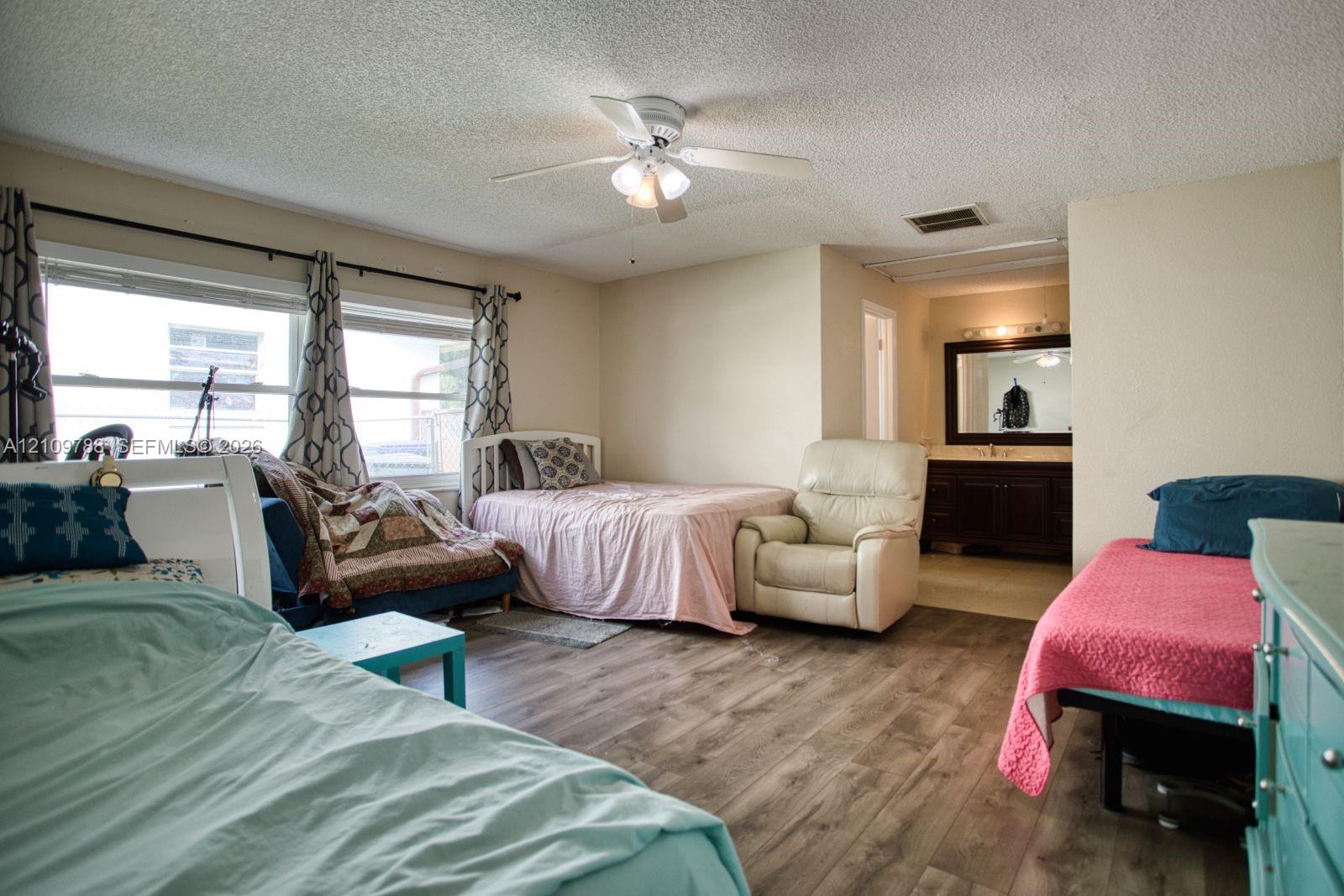 Ver detalles 7408 4 / 2 sq. ft. $ 2026-10-20 0 foto