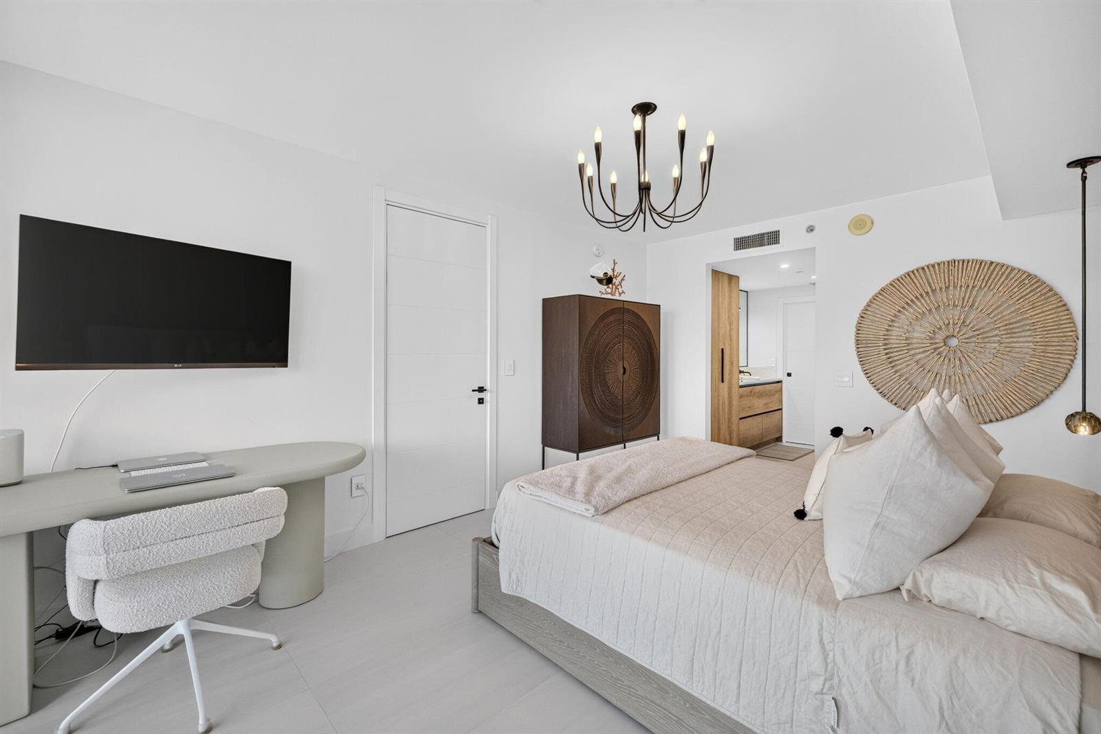 See details 806 1 / 1 1086 sq. ft. $ 2026-10-30 0 Photo