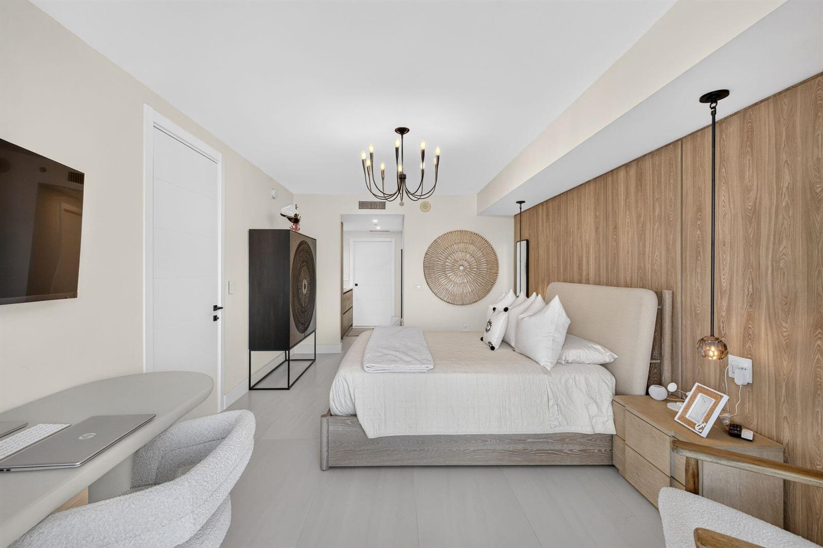 See details 806 1 / 1 1086 sq. ft. $ 2026-10-30 0 Photo