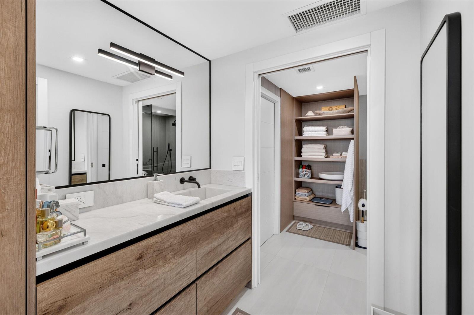 See details 806 1 / 1 1086 sq. ft. $ 2026-10-30 0 Photo