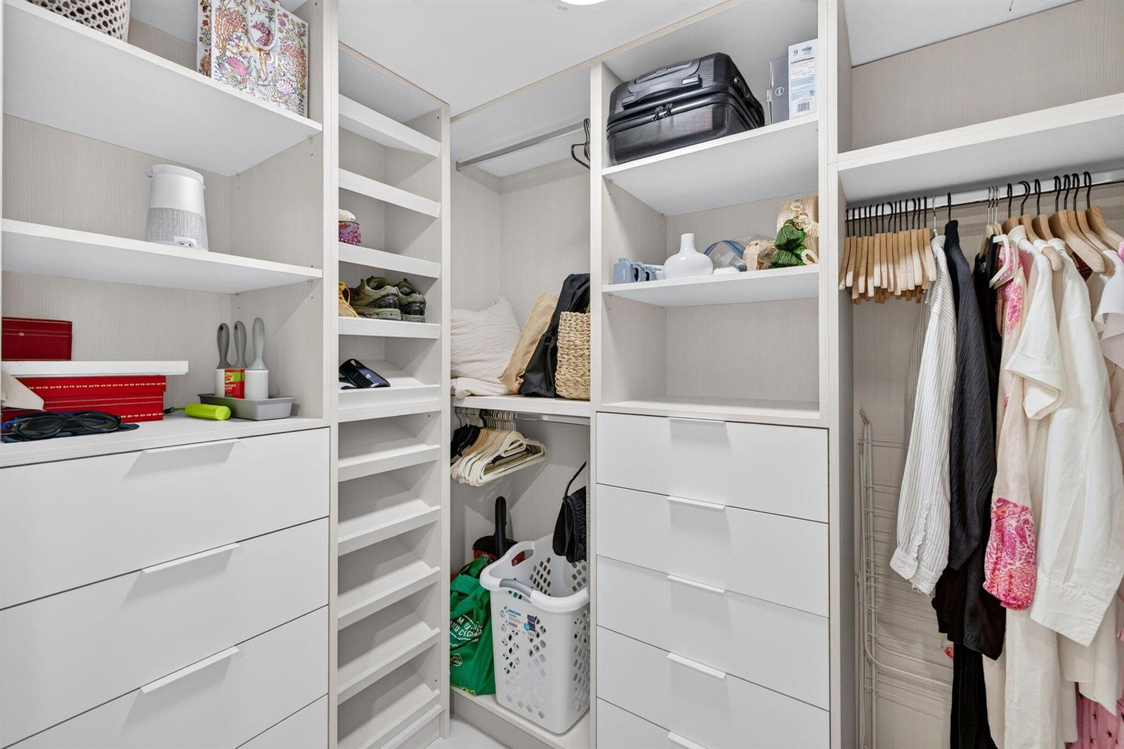 See details 806 1 / 1 1086 sq. ft. $ 2026-10-30 0 Photo