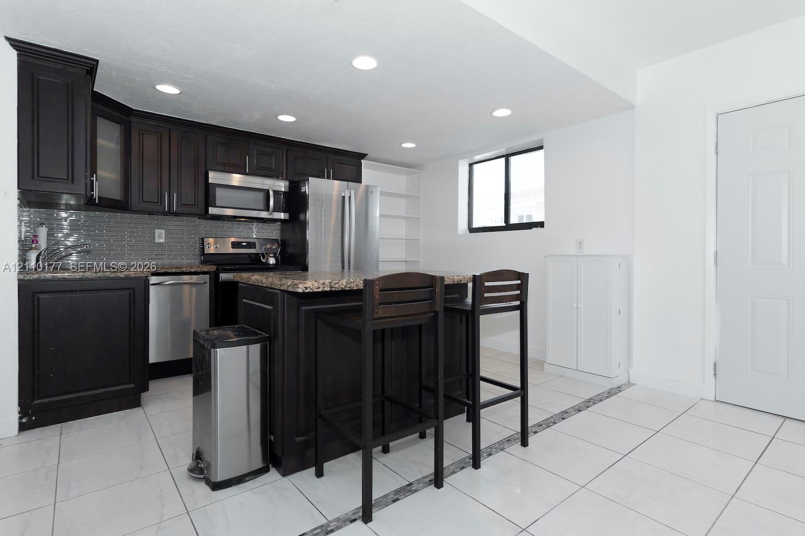   /  2135 sq. ft. $ 2026-10-21 0 foto