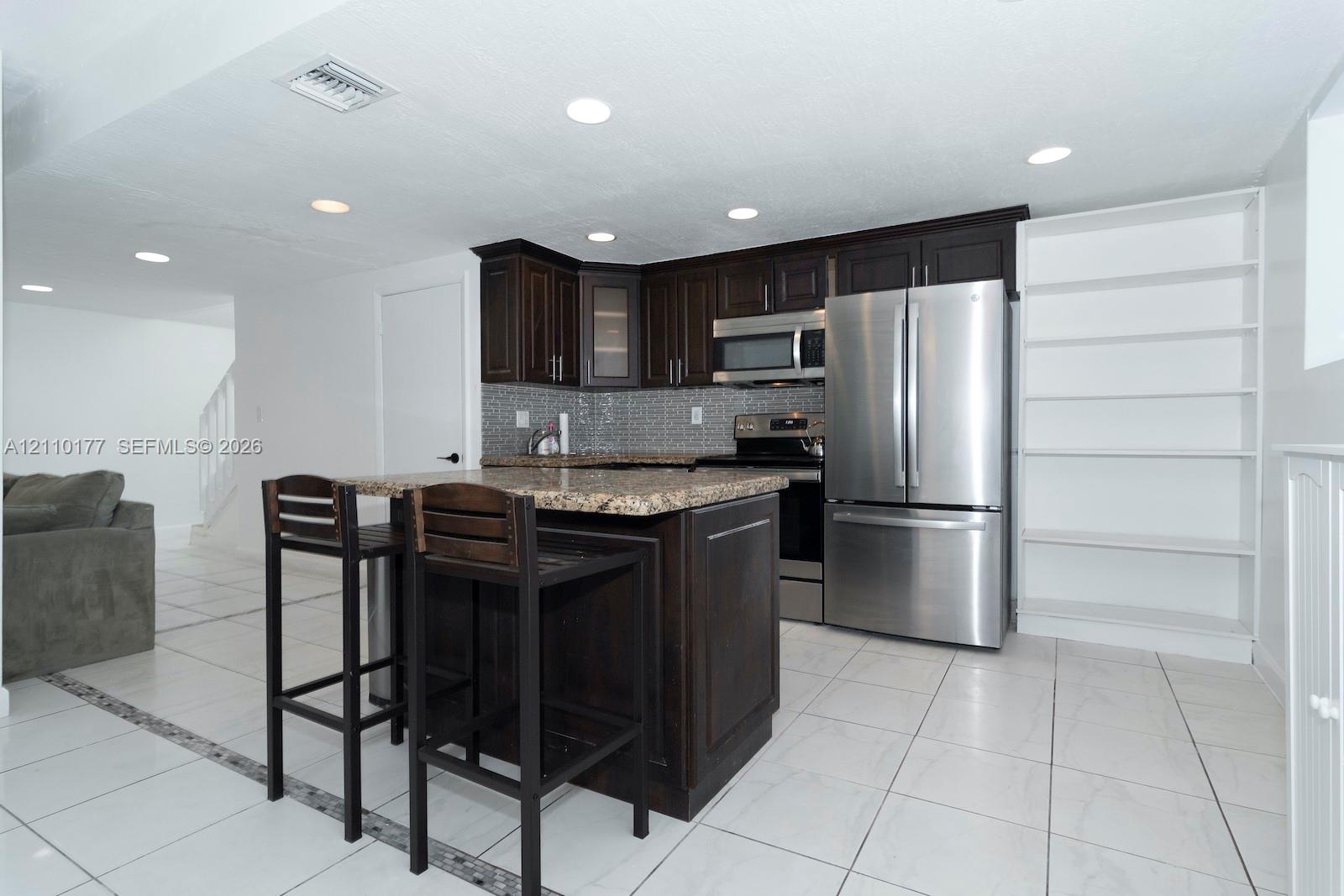   /  2135 sq. ft. $ 2026-10-21 0 foto