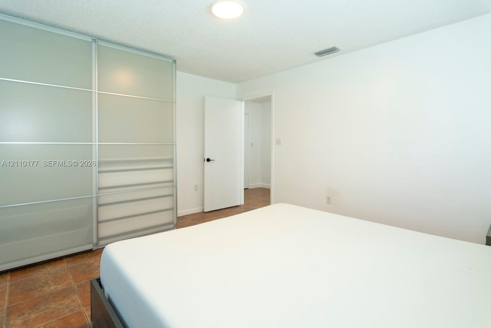   /  2135 sq. ft. $ 2026-10-21 0 foto