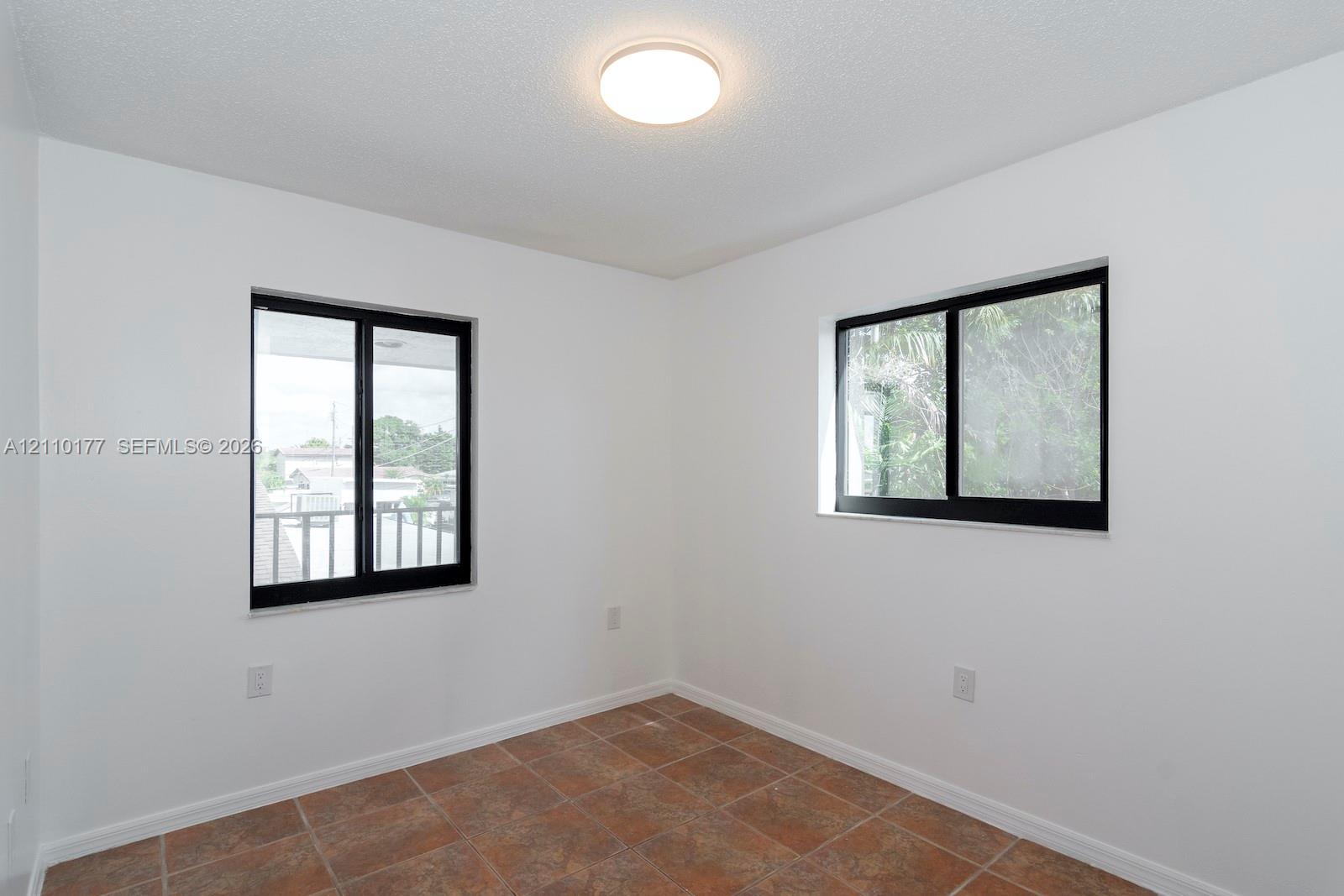   /  2135 sq. ft. $ 2026-10-21 0 foto