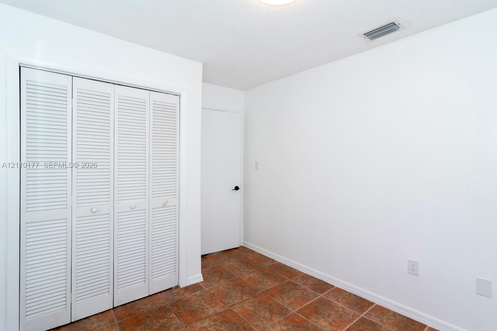   /  2135 sq. ft. $ 2026-10-21 0 foto