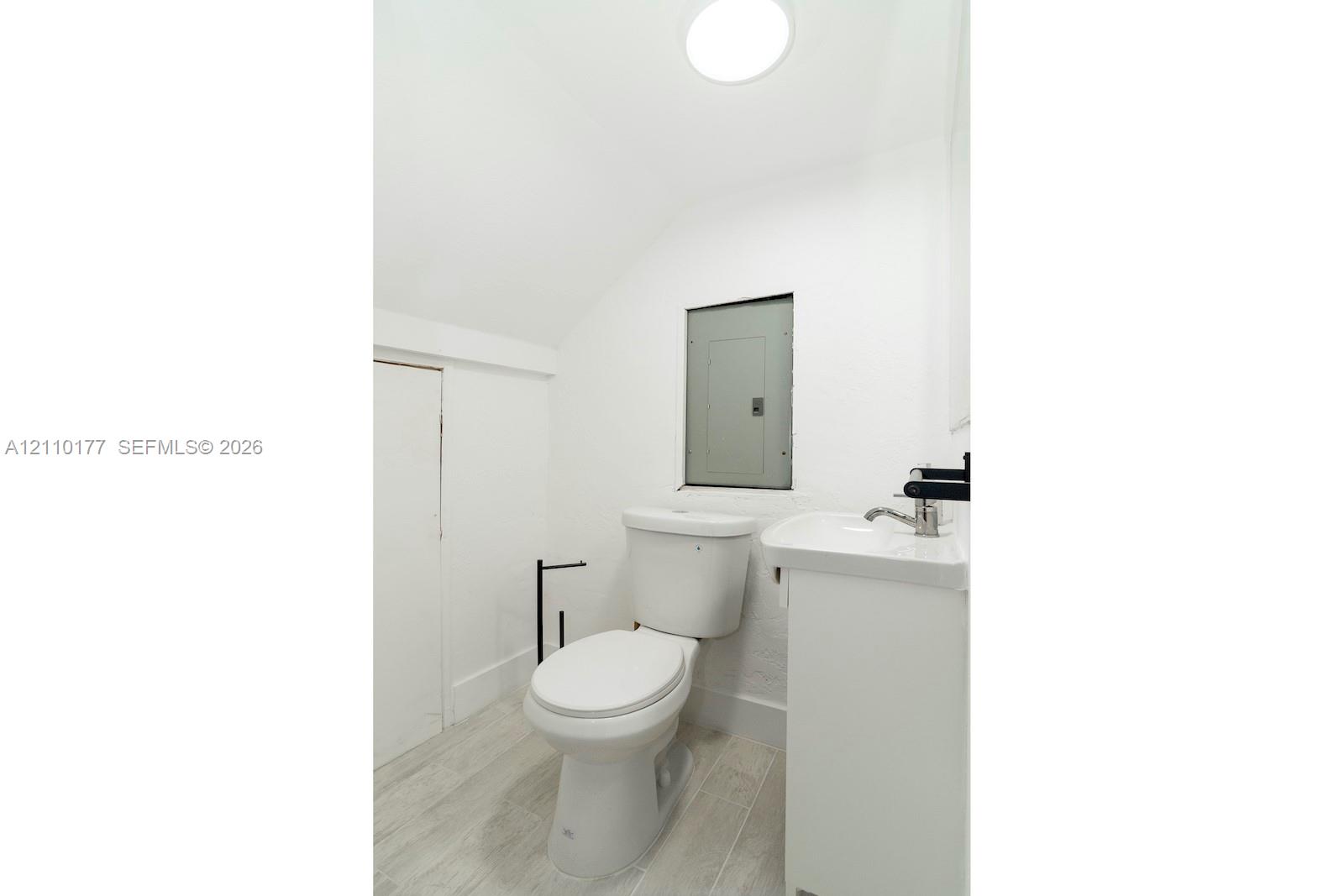   /  2135 sq. ft. $ 2026-10-21 0 foto