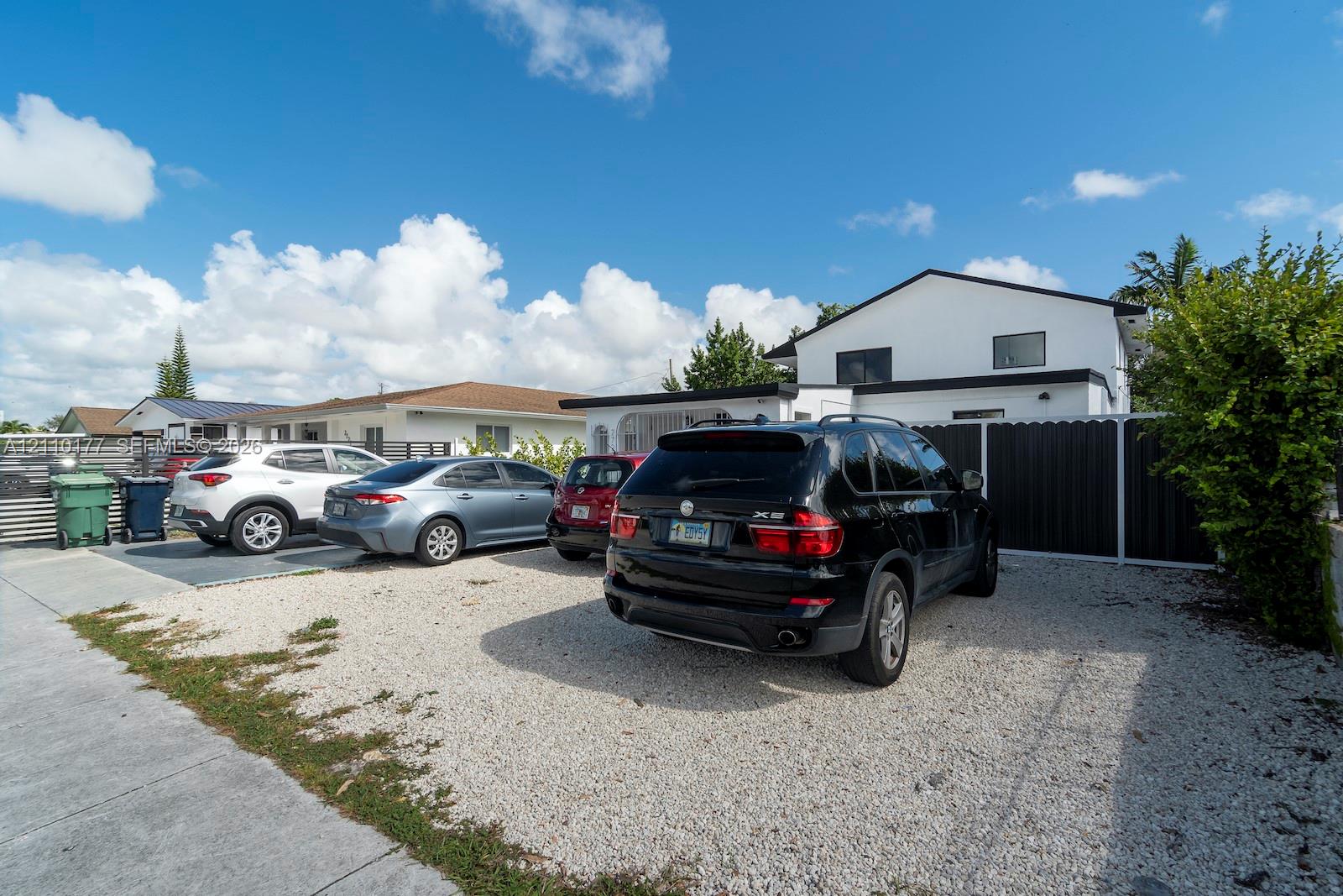   /  2135 sq. ft. $ 2026-10-21 0 foto