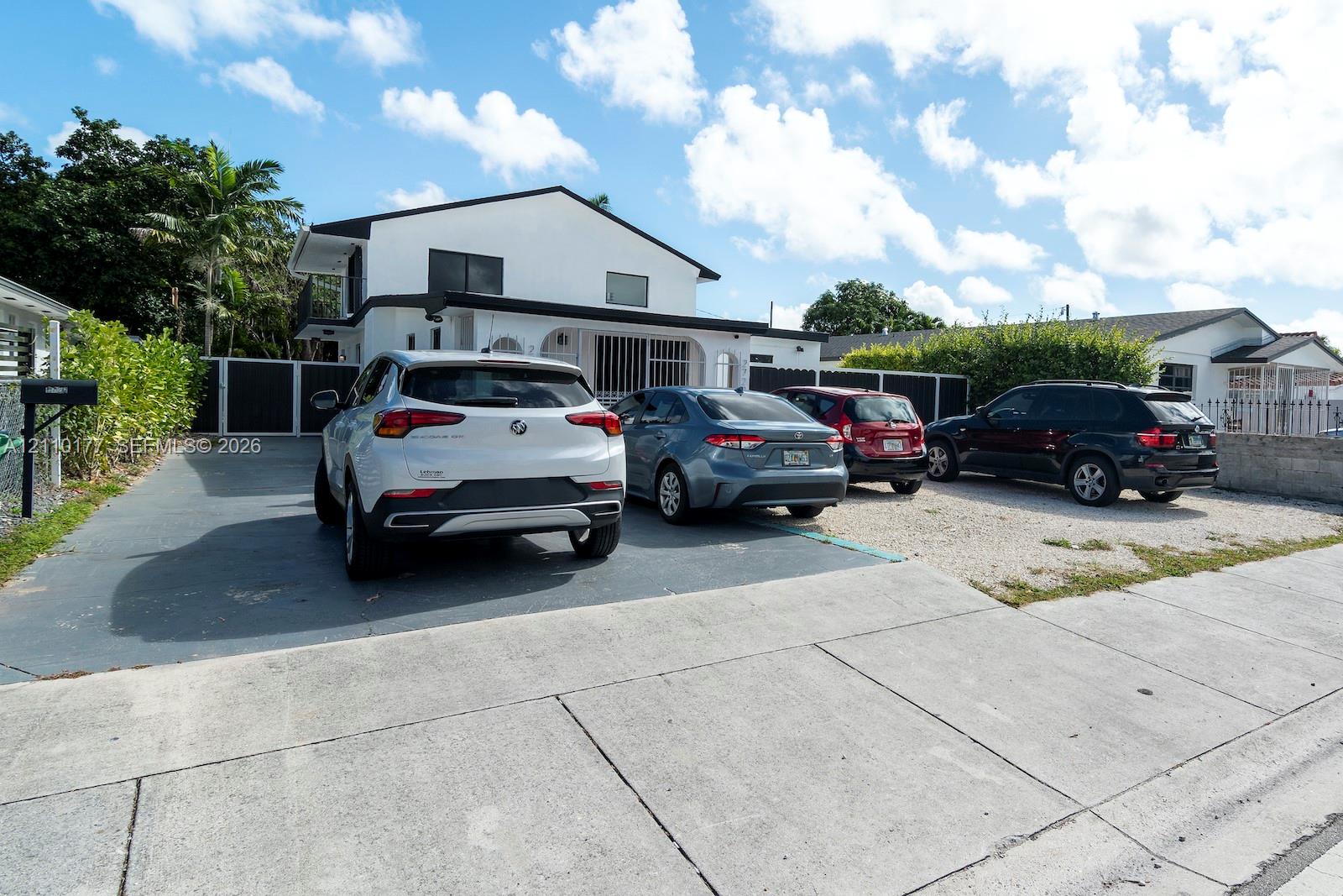   /  2135 sq. ft. $ 2026-10-21 0 foto