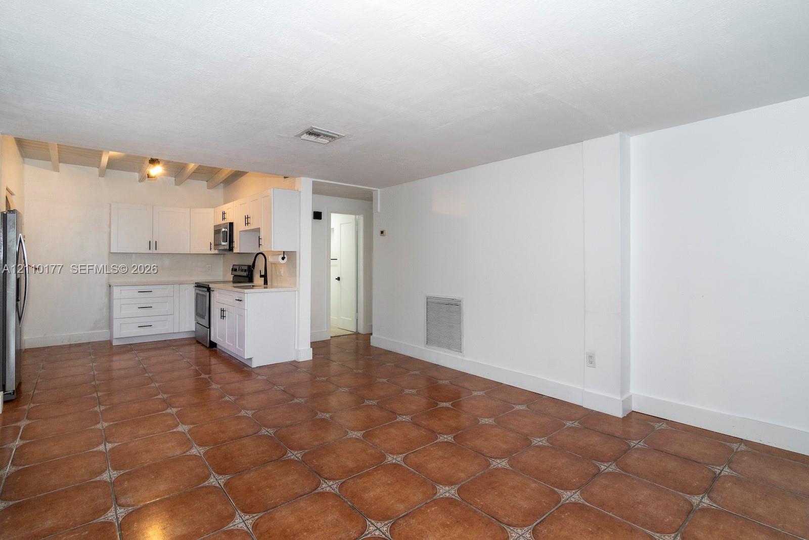   /  2135 sq. ft. $ 2026-10-21 0 foto