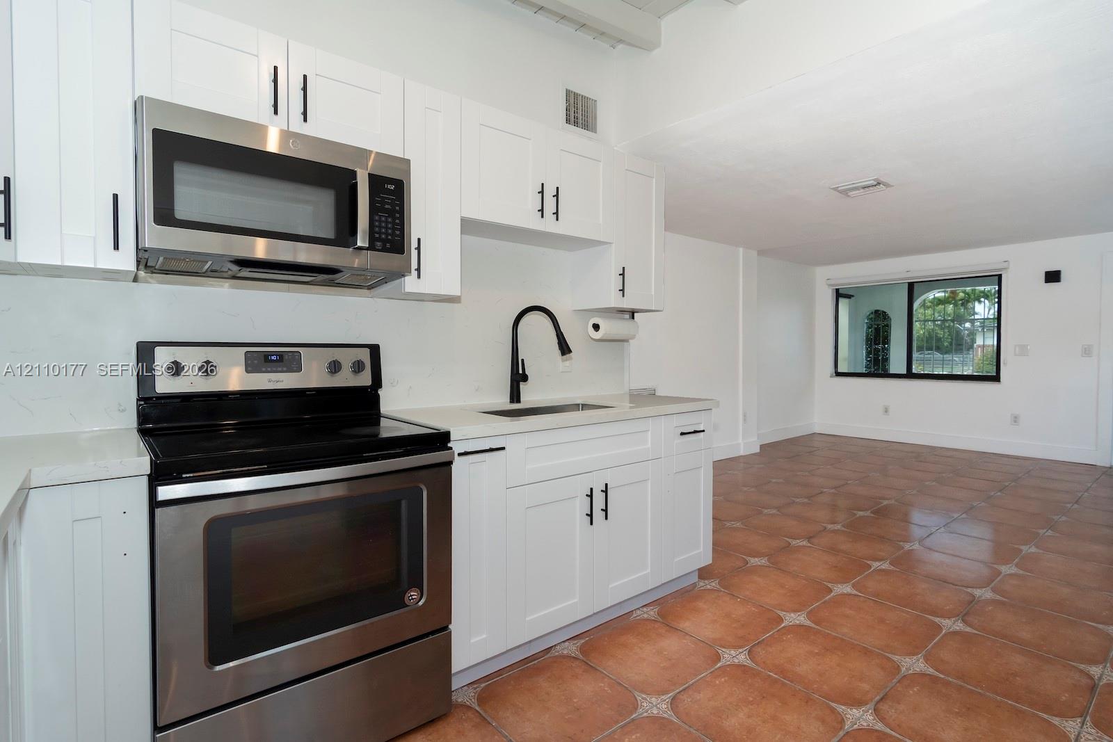   /  2135 sq. ft. $ 2026-10-21 0 foto