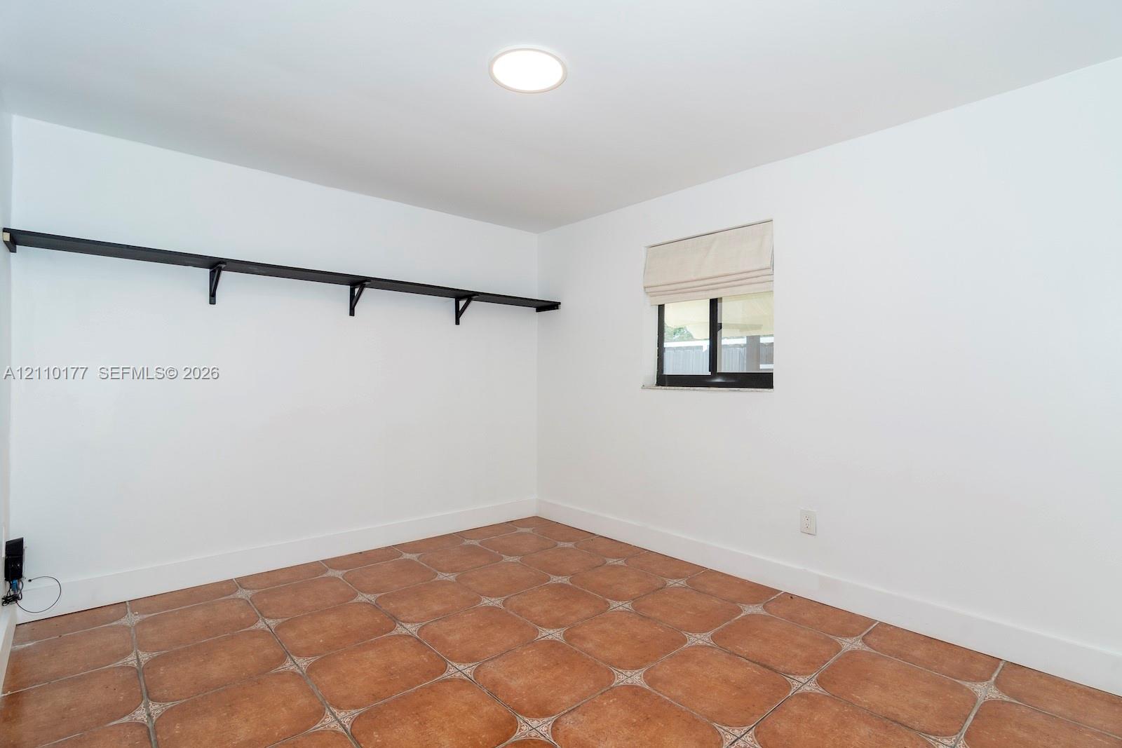   /  2135 sq. ft. $ 2026-10-21 0 foto