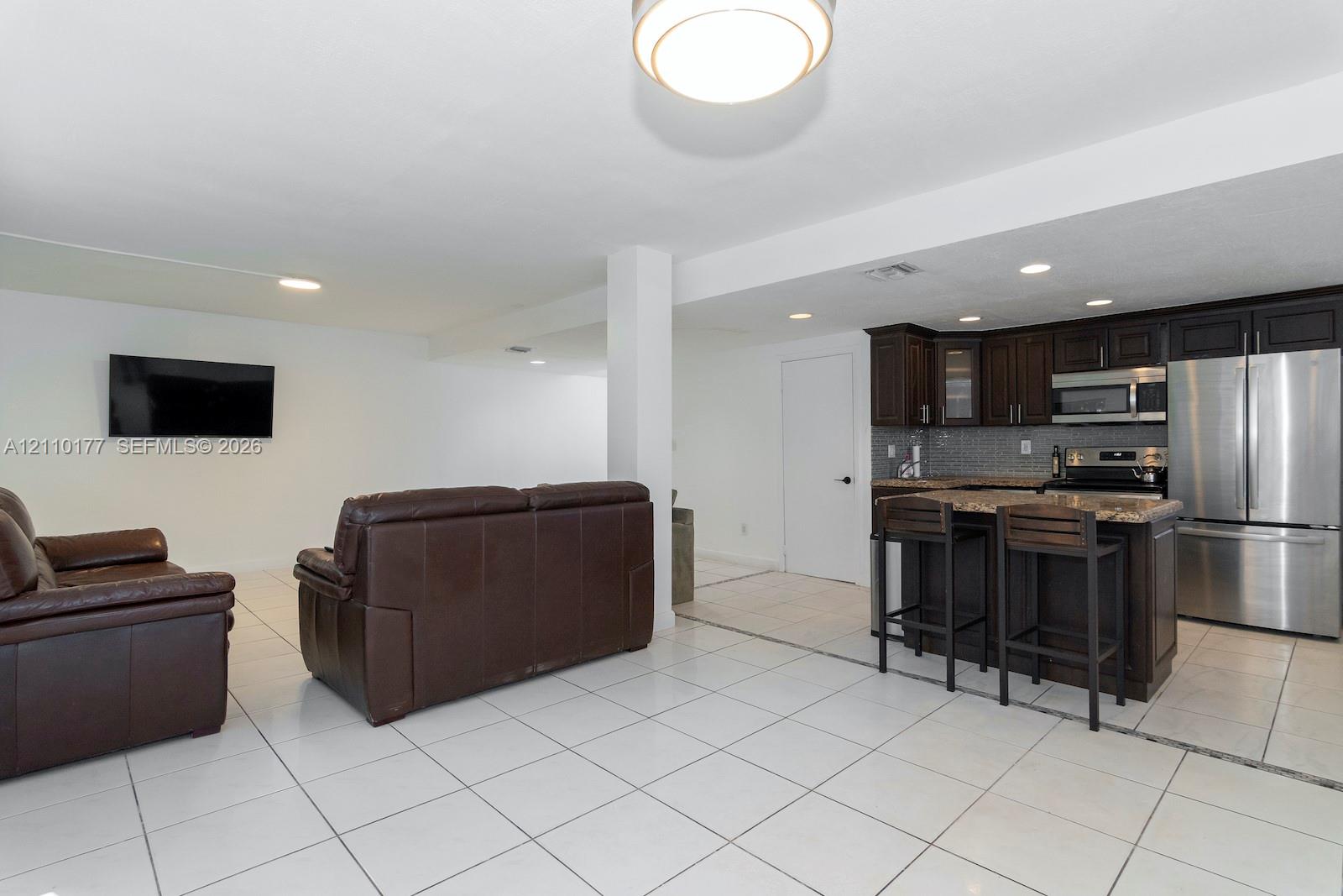  /  2135 sq. ft. $ 2026-10-21 0 foto