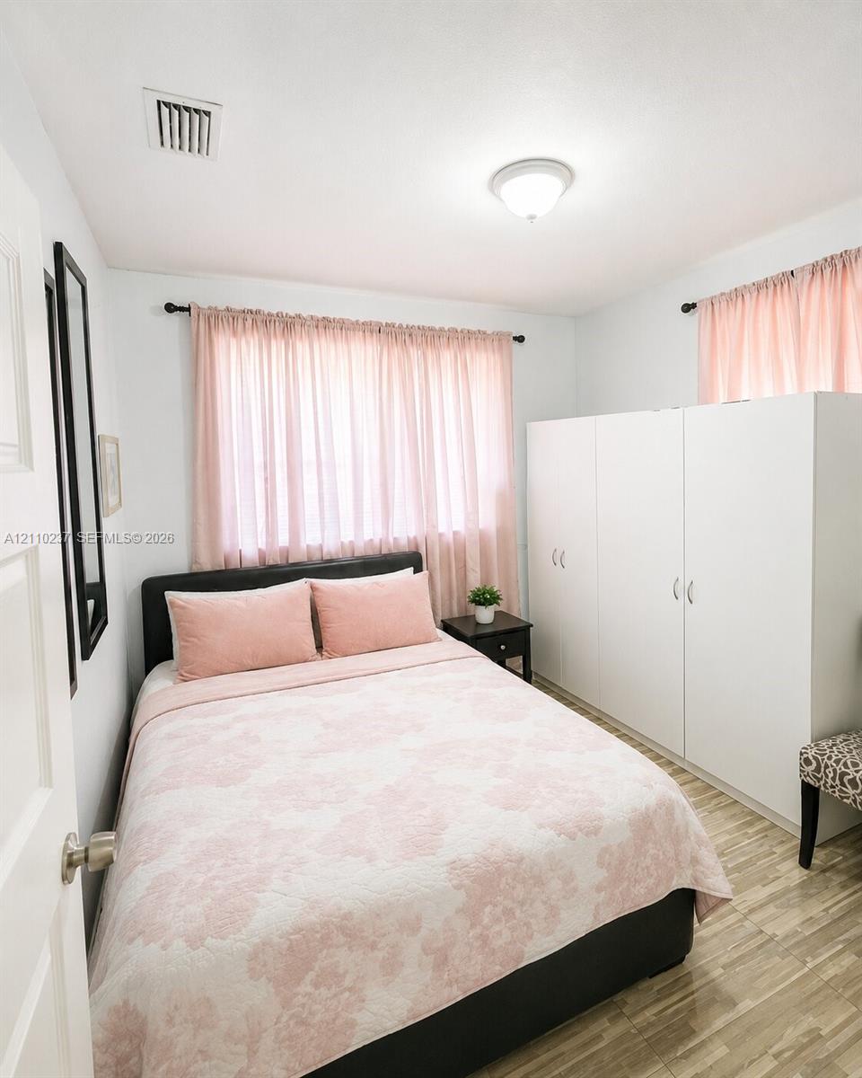   /  1364 sq. ft. $ 2026-10-21 0 foto