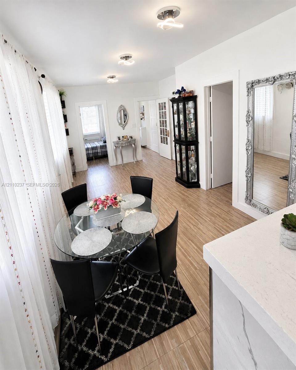   /  1364 sq. ft. $ 2026-10-21 0 foto