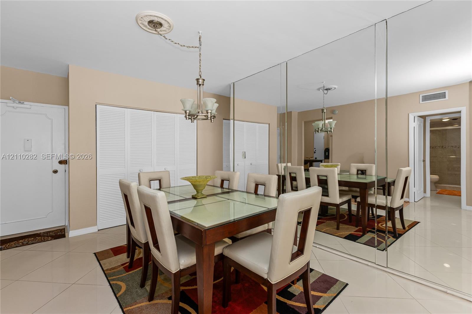 7A 1 / 2 870 sq. ft. $ 2026-10-21 0 foto