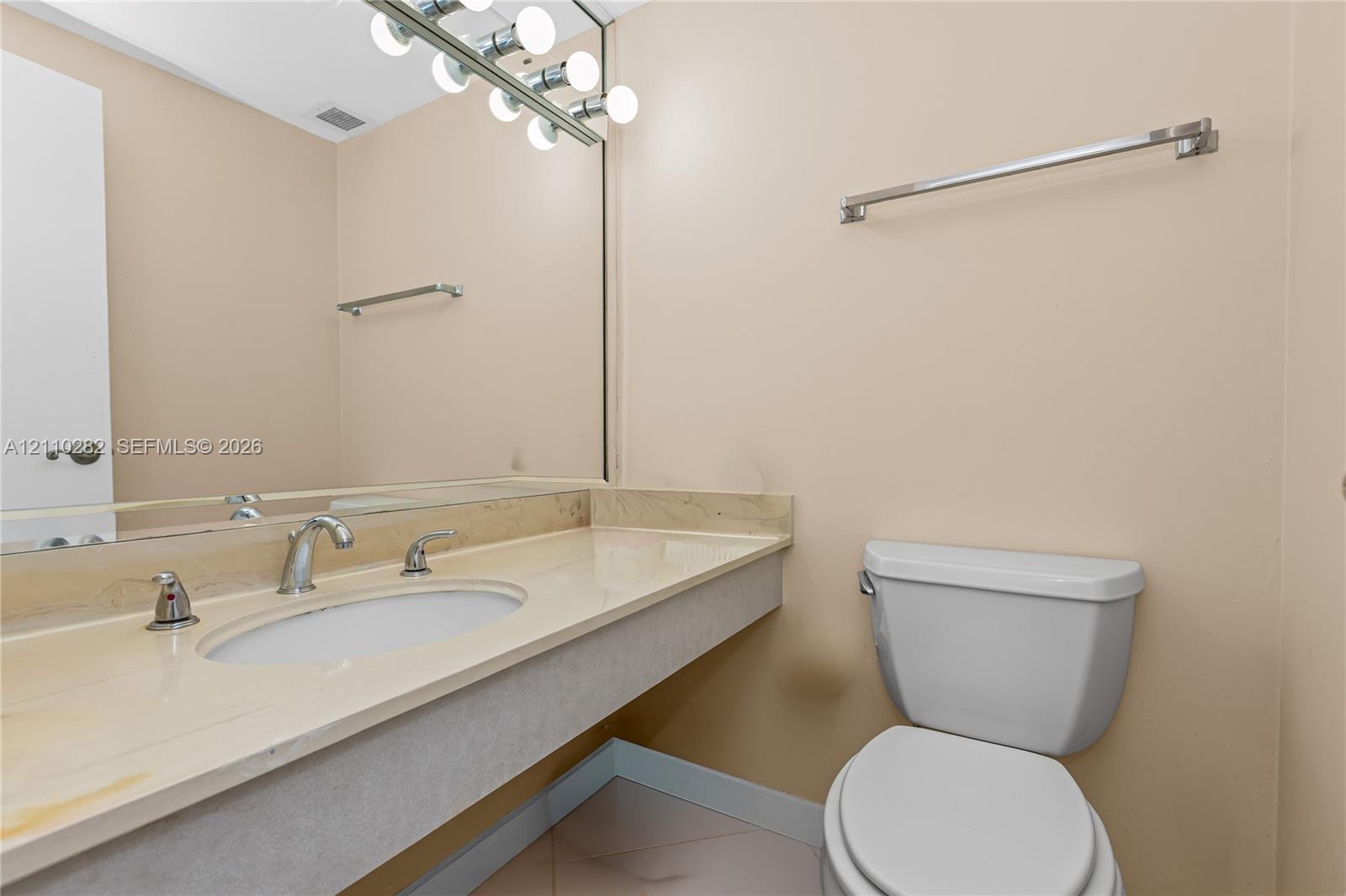 7A 1 / 2 870 sq. ft. $ 2026-10-21 0 foto