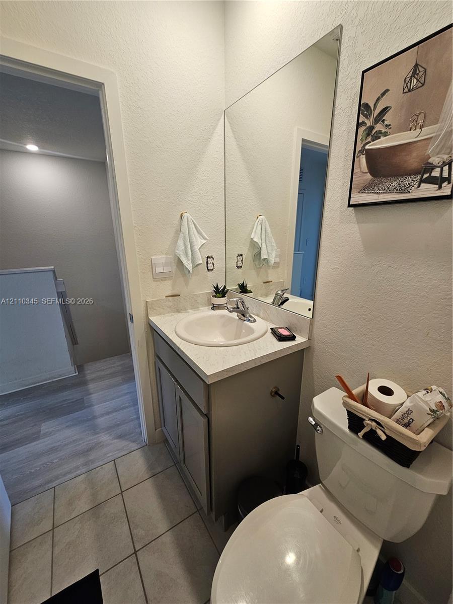 See details 465 4 / 3 1580 sq. ft. $ 2026-10-21 0 Photo