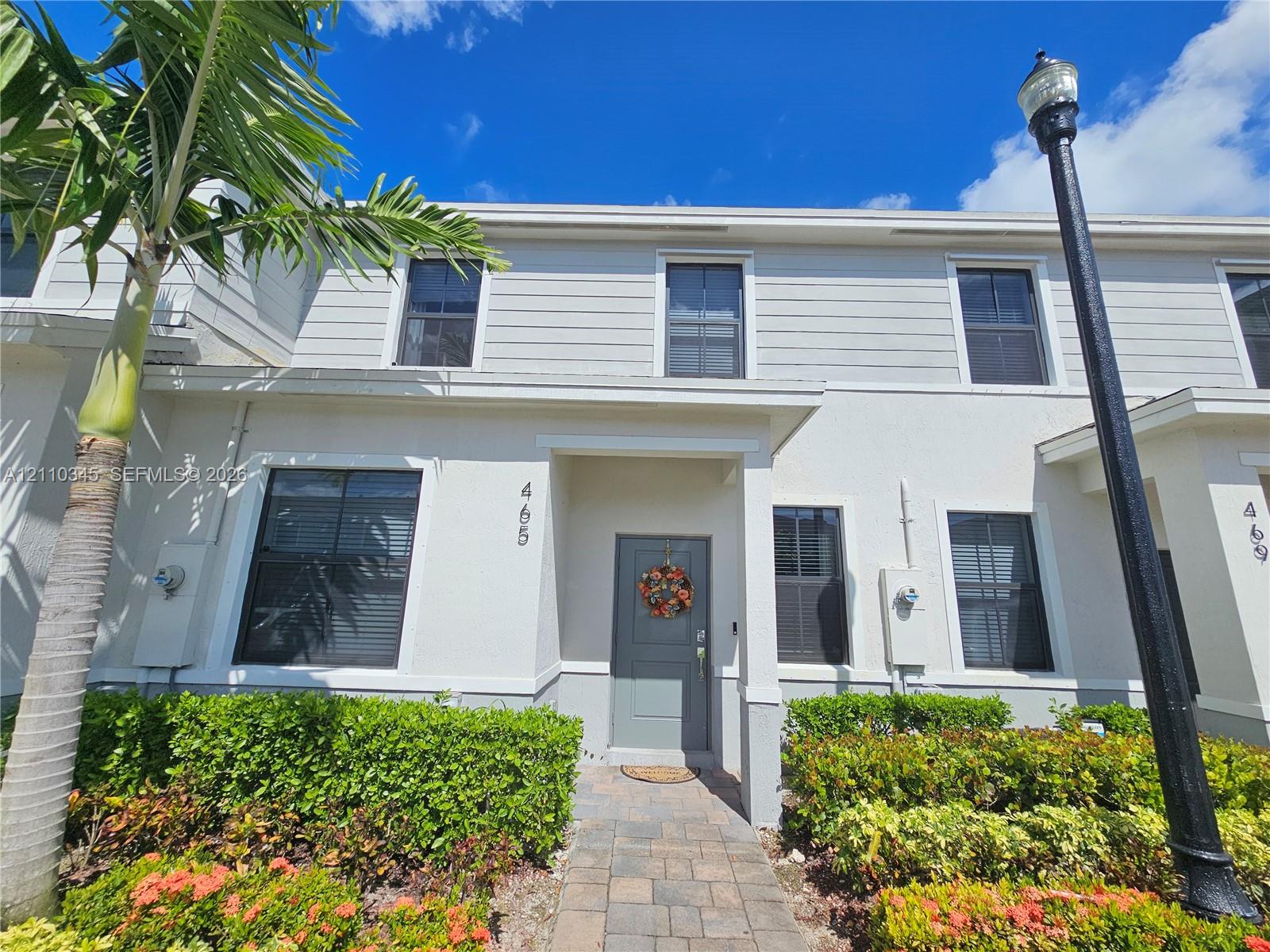 See details 465 4 / 3 1580 sq. ft. $ 2026-10-21 0 Photo