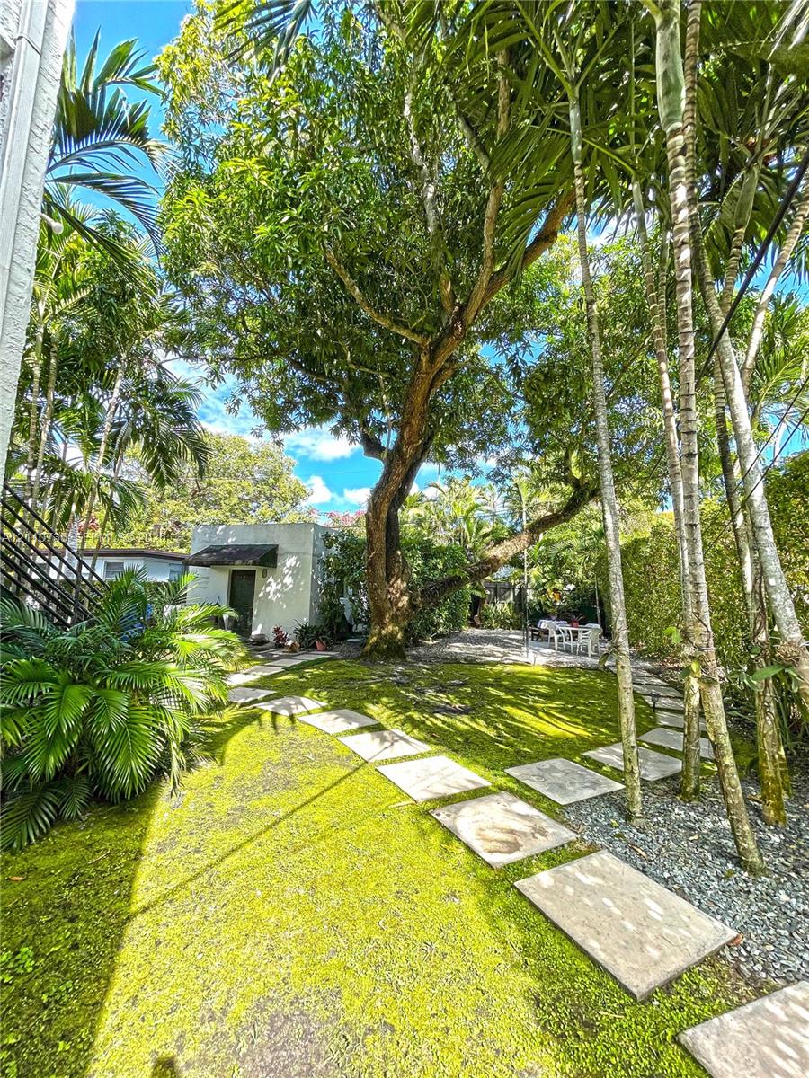   /  6306 sq. ft. $ 2026-10-21 0 foto