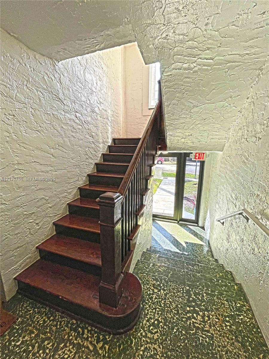  /  6306 sq. ft. $ 2026-10-21 0 foto