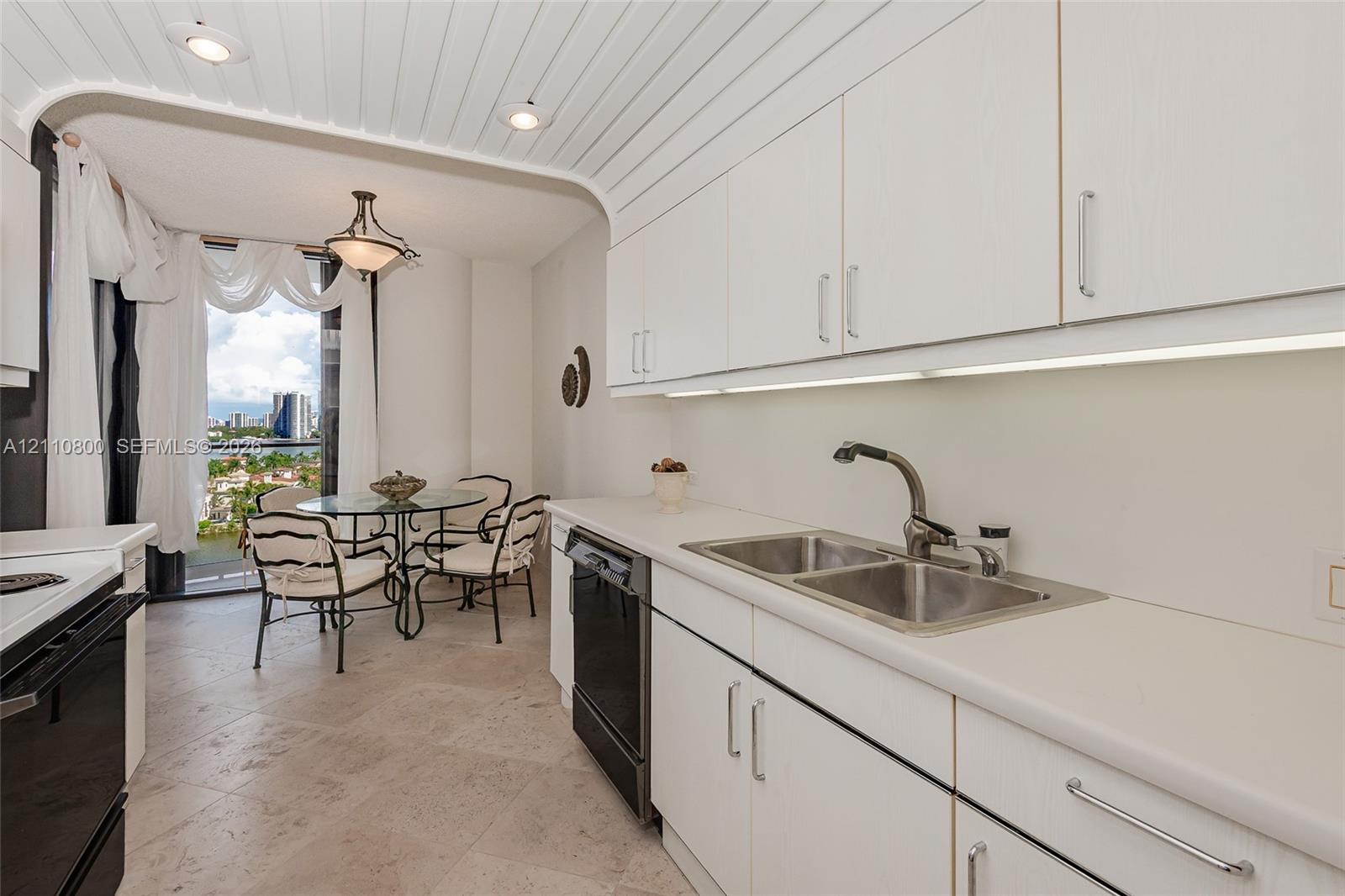 Ver detalles 1105 2 / 2 1690 sq. ft. $ 2026-10-21 0 foto