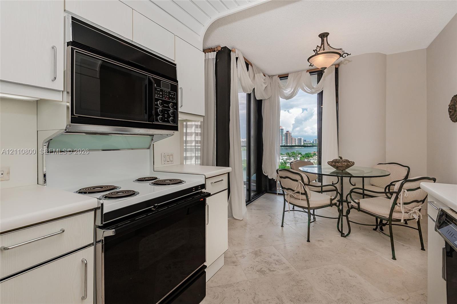 Ver detalles 1105 2 / 2 1690 sq. ft. $ 2026-10-21 0 foto