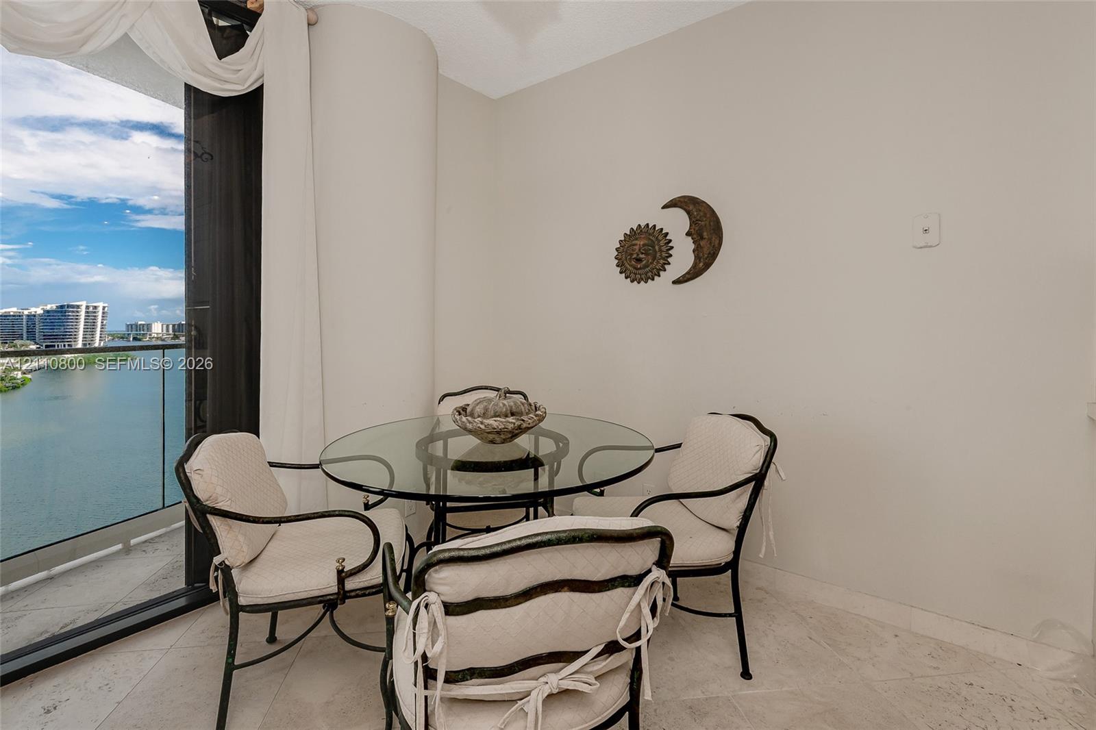 Ver detalles 1105 2 / 2 1690 sq. ft. $ 2026-10-21 0 foto