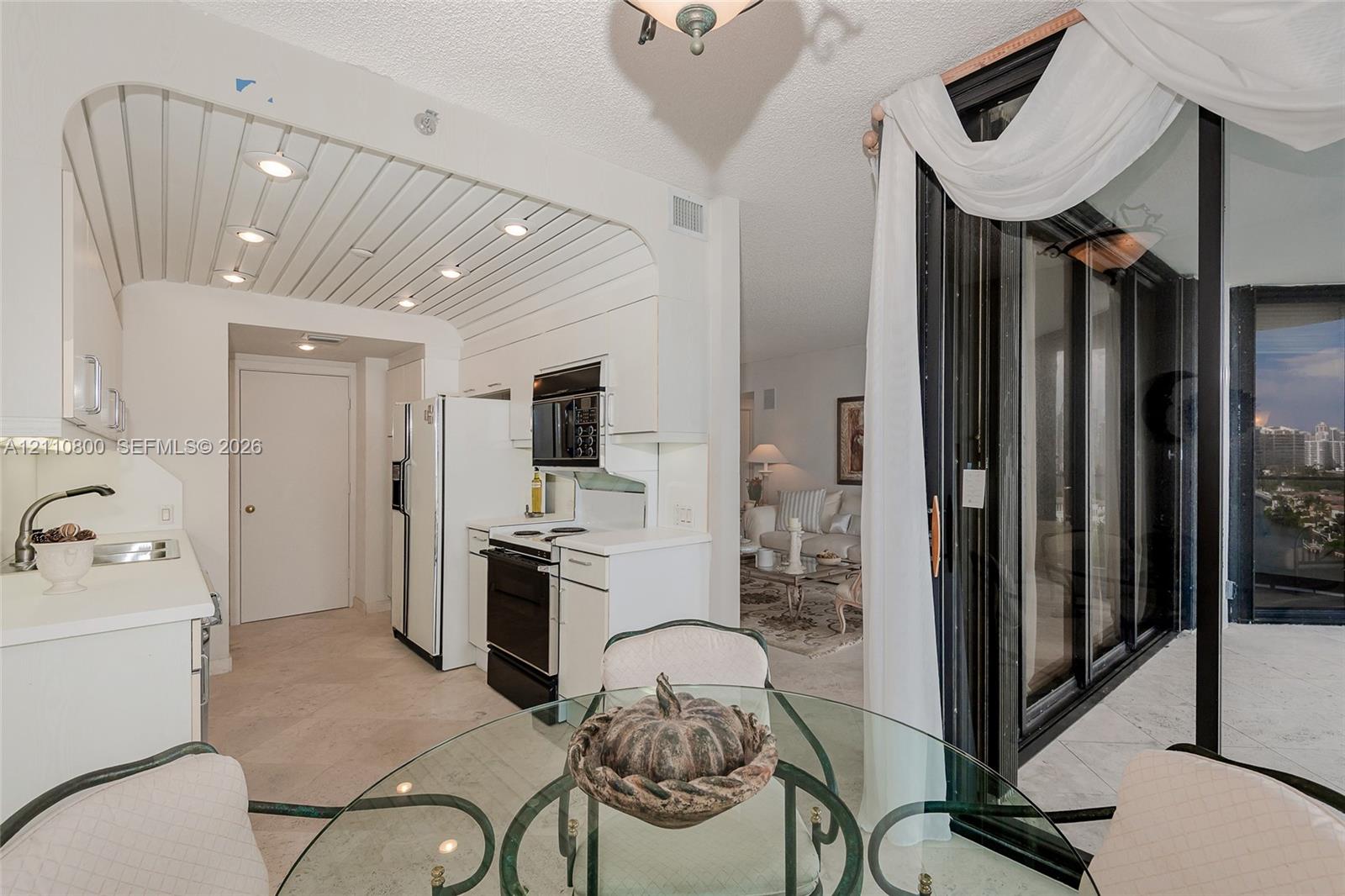 Ver detalles 1105 2 / 2 1690 sq. ft. $ 2026-10-21 0 foto