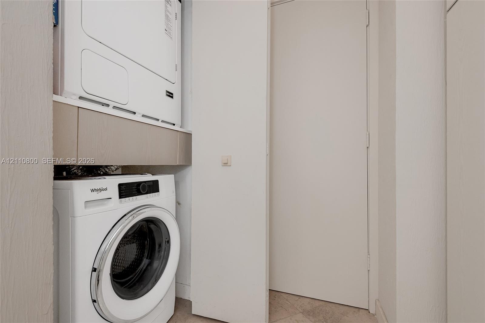 Ver detalles 1105 2 / 2 1690 sq. ft. $ 2026-10-21 0 foto