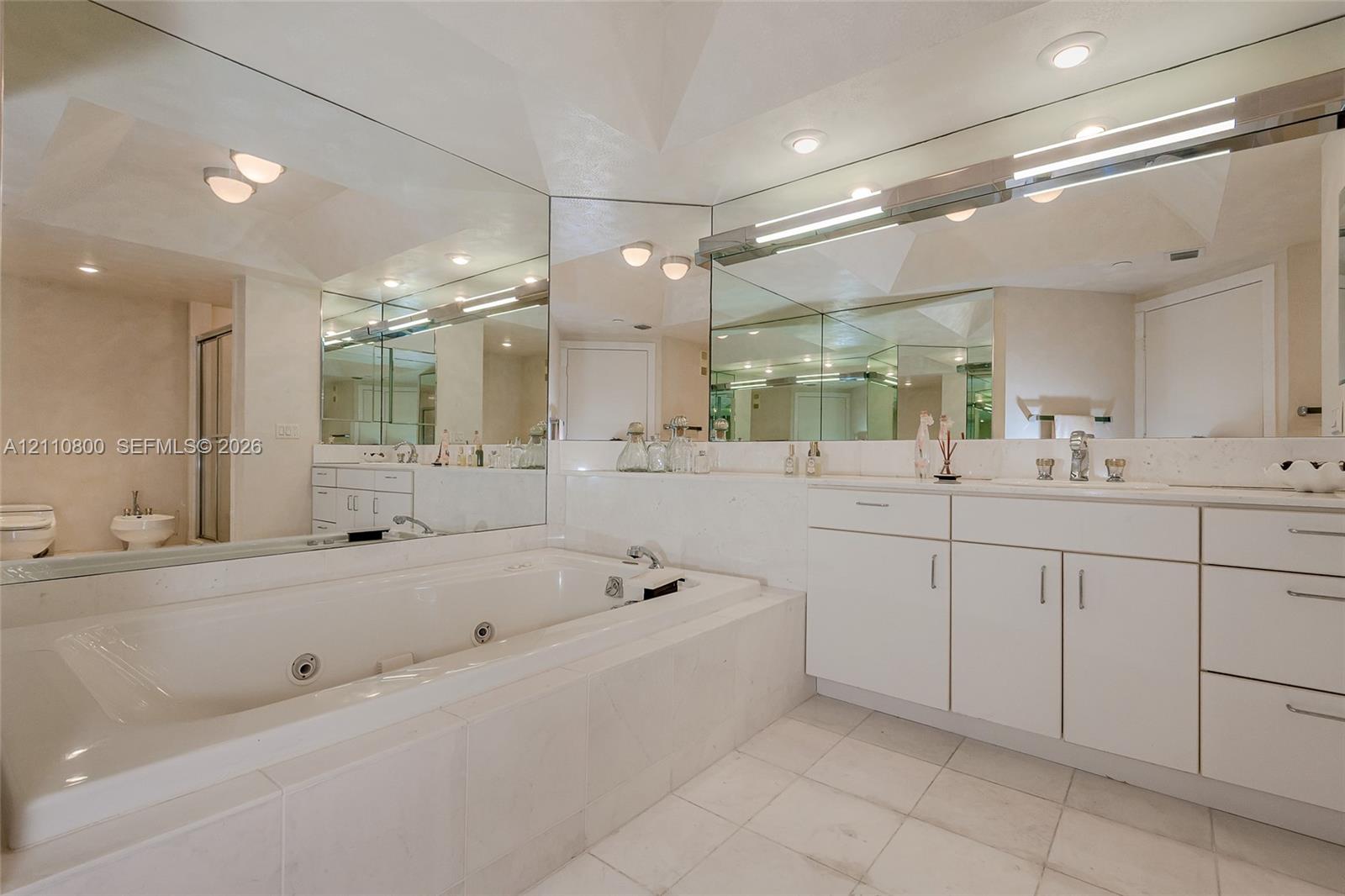 Ver detalles 1105 2 / 2 1690 sq. ft. $ 2026-10-21 0 foto