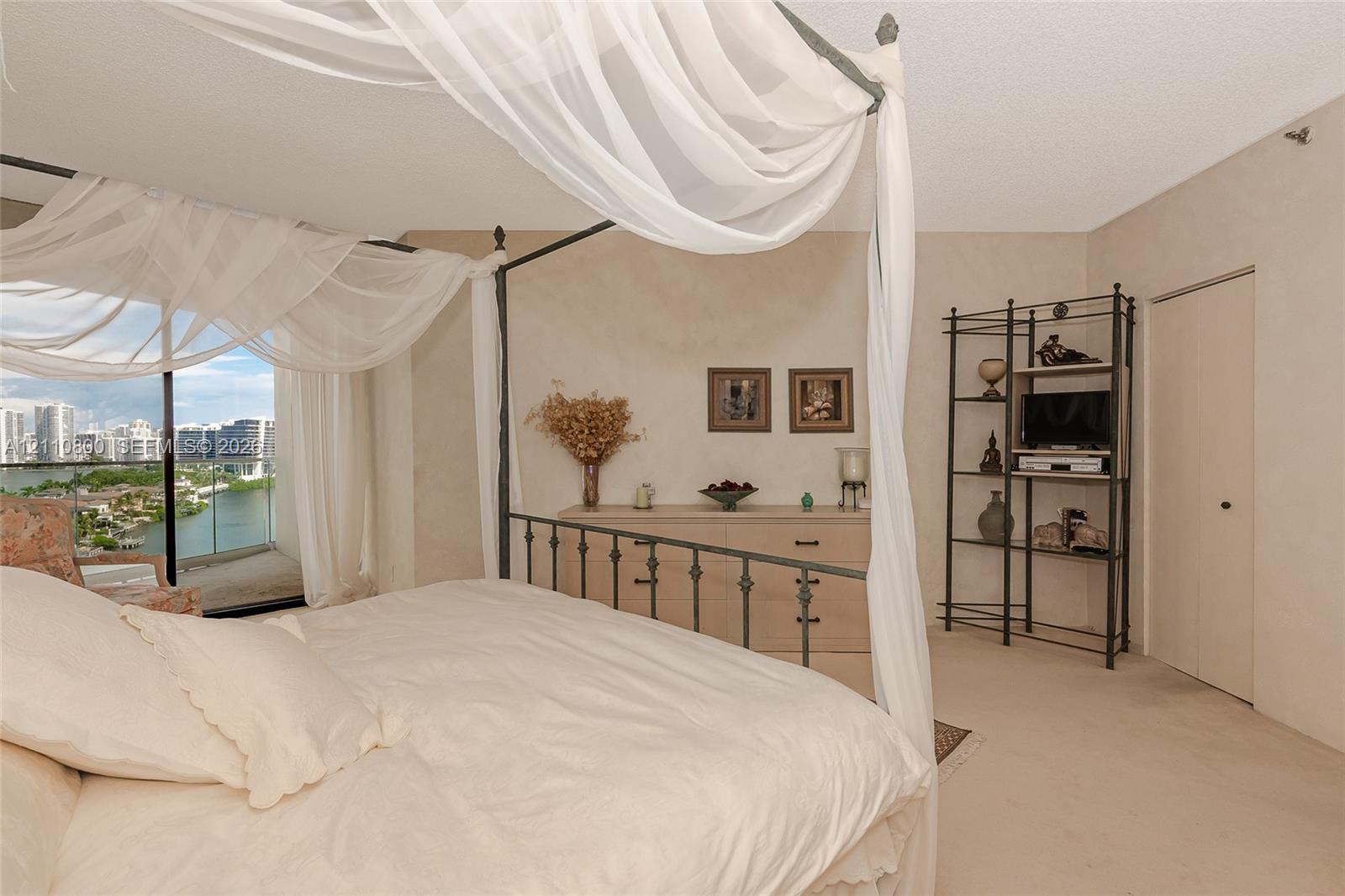 Ver detalles 1105 2 / 2 1690 sq. ft. $ 2026-10-21 0 foto