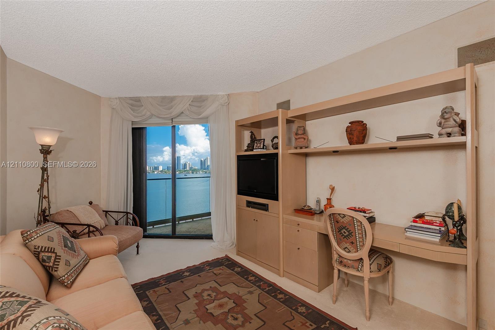 Ver detalles 1105 2 / 2 1690 sq. ft. $ 2026-10-21 0 foto