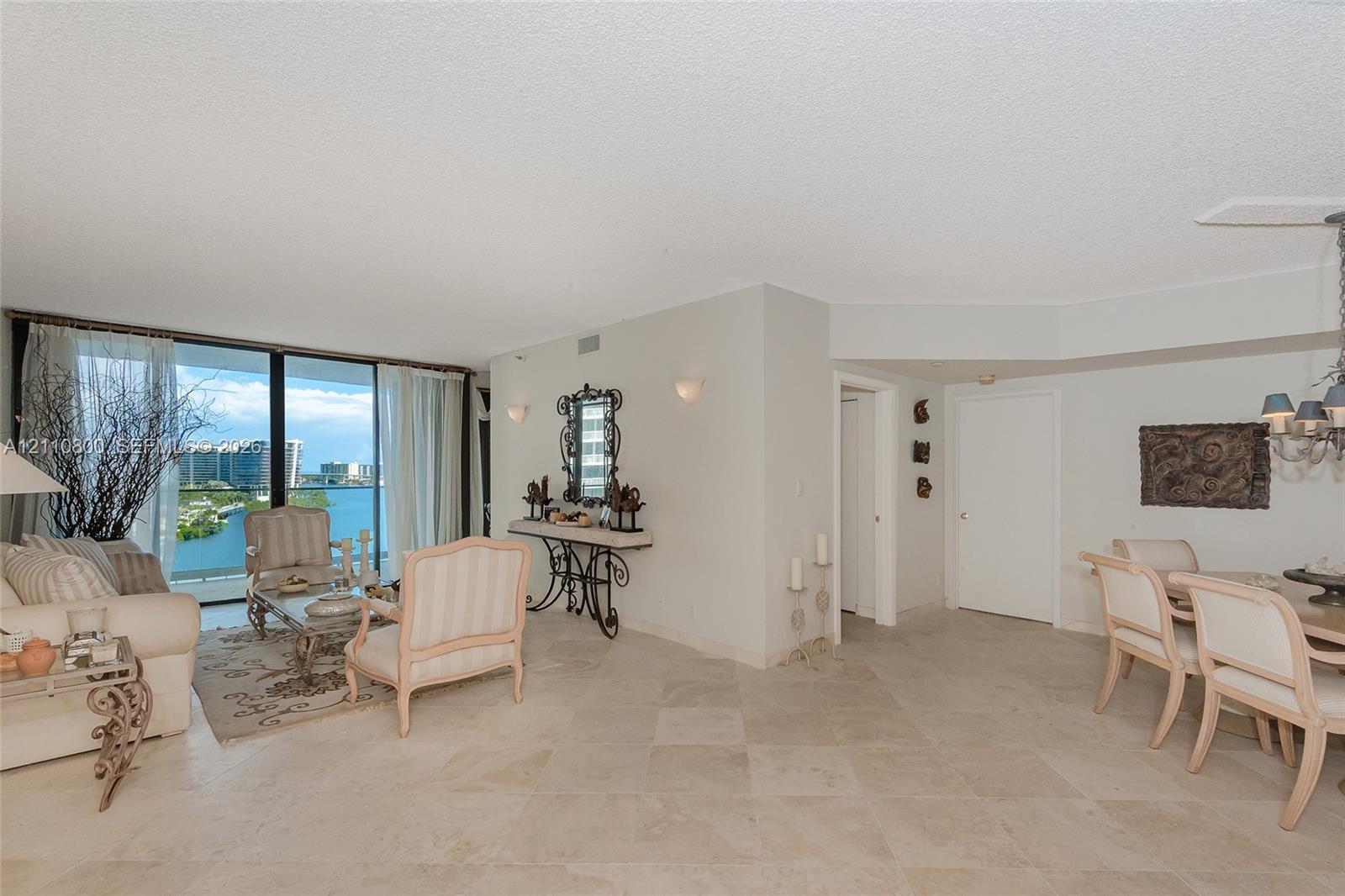 Ver detalles 1105 2 / 2 1690 sq. ft. $ 2026-10-21 0 foto