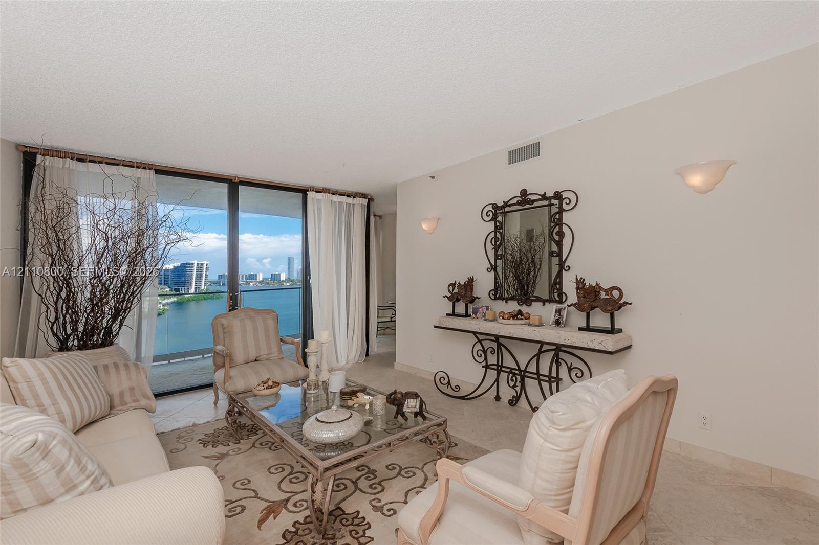 Ver detalles 1105 2 / 2 1690 sq. ft. $ 2026-10-21 0 foto