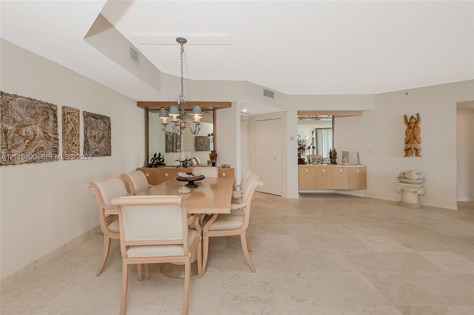 Ver detalles 1105 2 / 2 1690 sq. ft. $ 2026-10-21 0 foto
