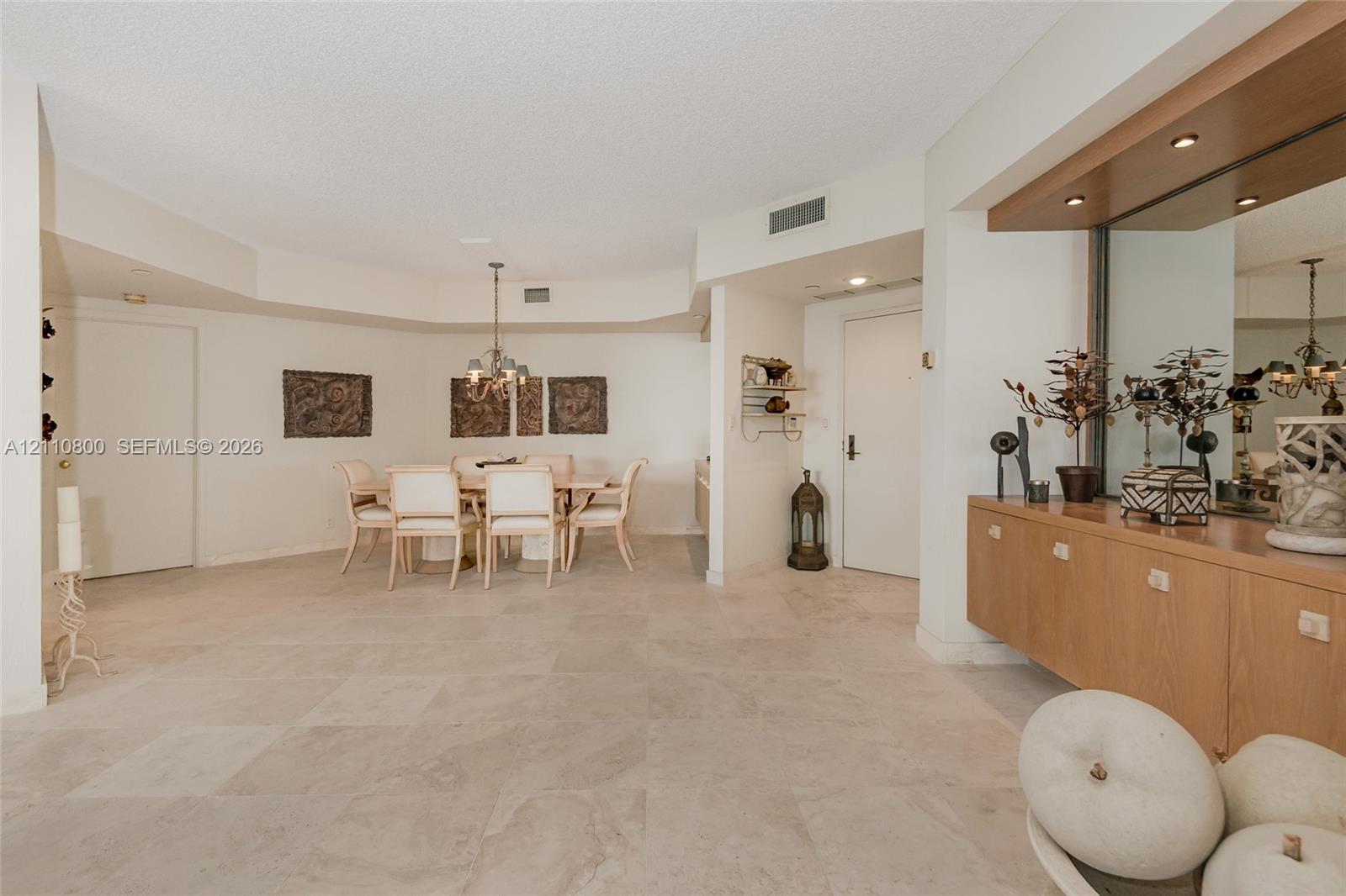 Ver detalles 1105 2 / 2 1690 sq. ft. $ 2026-10-21 0 foto