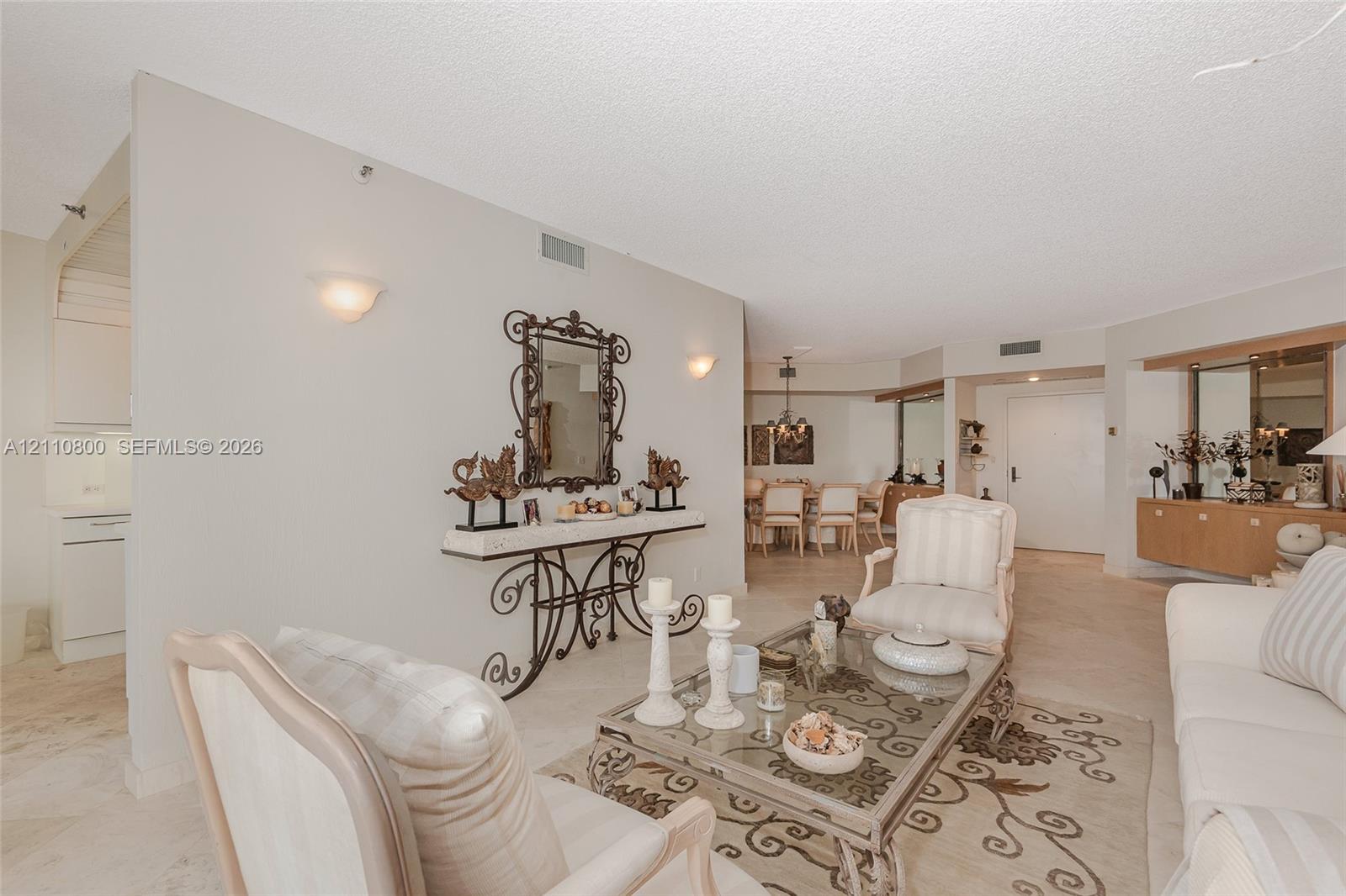 Ver detalles 1105 2 / 2 1690 sq. ft. $ 2026-10-21 0 foto