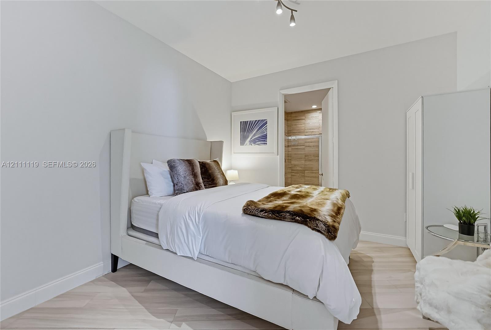 See details 3907 3 / 3 2106 sq. ft. $ 2026-10-22 0 Photo