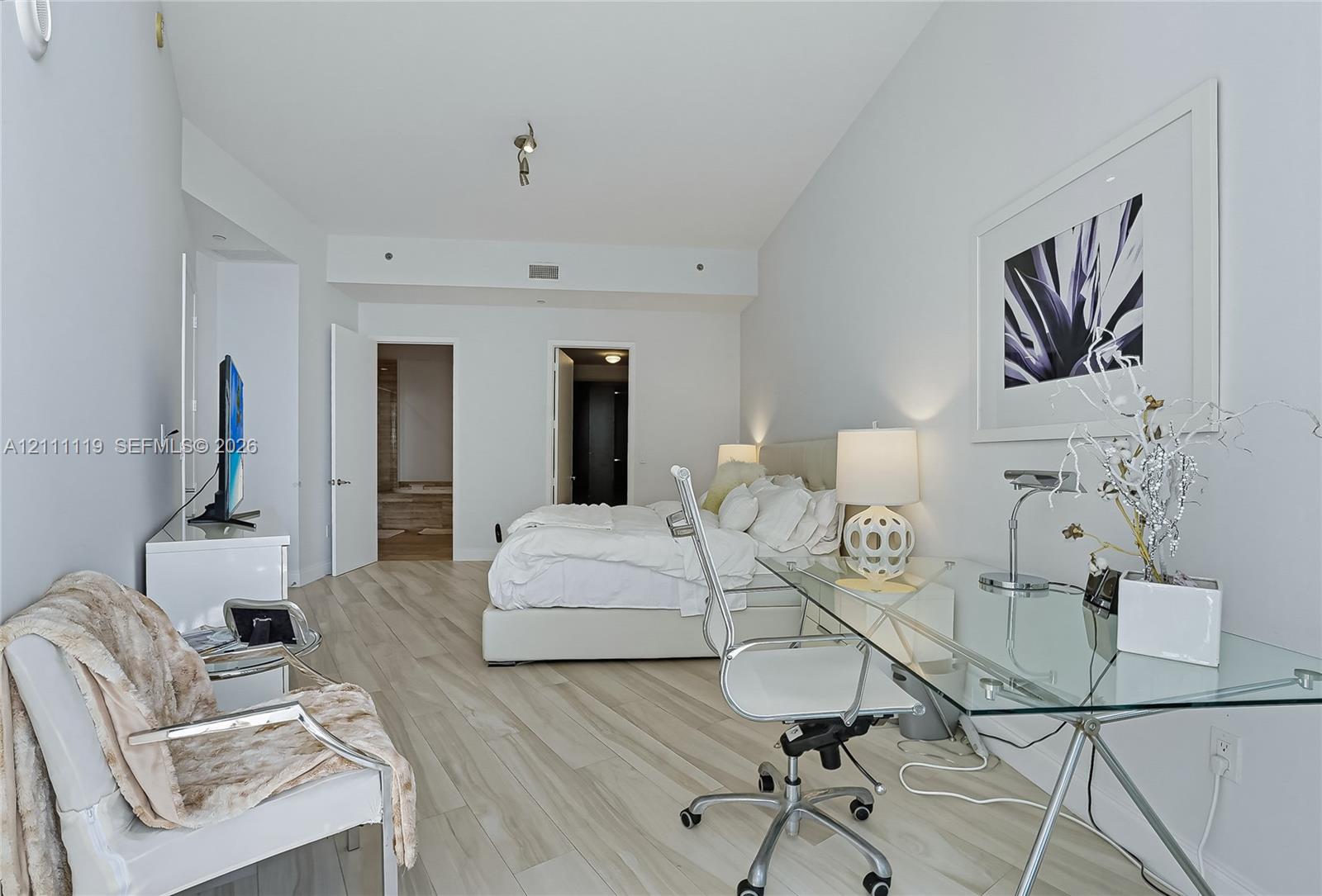 See details 3907 3 / 3 2106 sq. ft. $ 2026-10-22 0 Photo