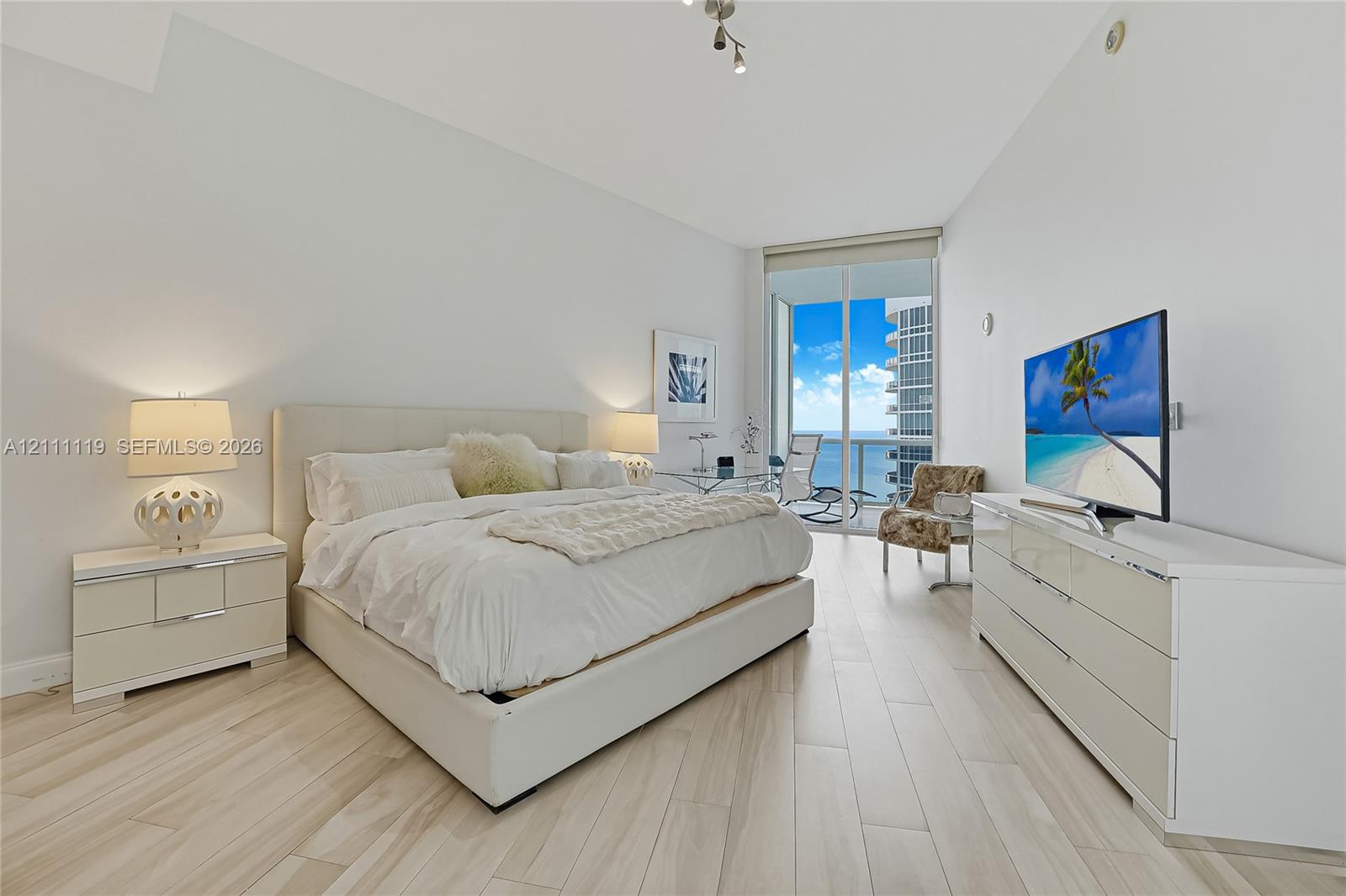 See details 3907 3 / 3 2106 sq. ft. $ 2026-10-22 0 Photo