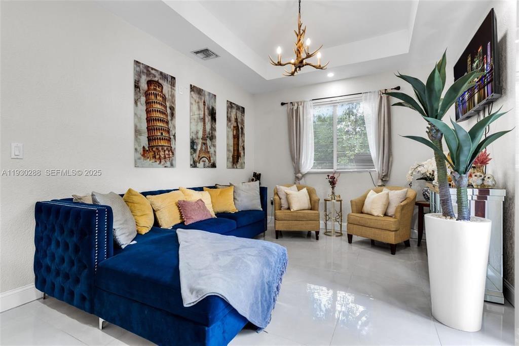 Ver detalles / 0 1350 sq. ft. $ 2026-10-23 0 foto