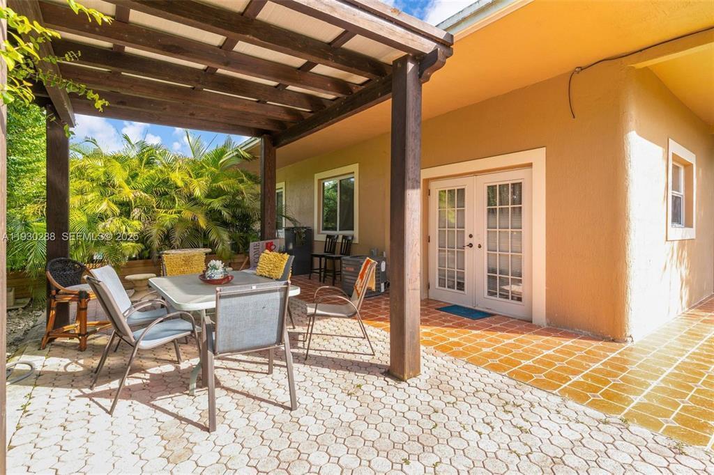 Ver detalles / 0 1350 sq. ft. $ 2026-10-23 0 foto