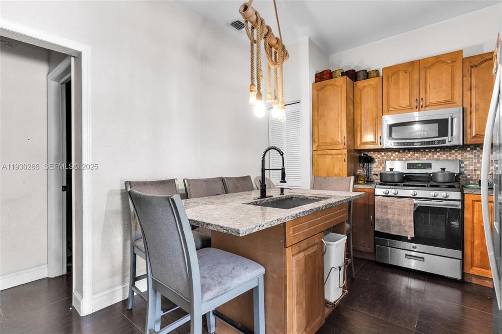 Ver detalles / 0 1350 sq. ft. $ 2026-10-23 0 foto